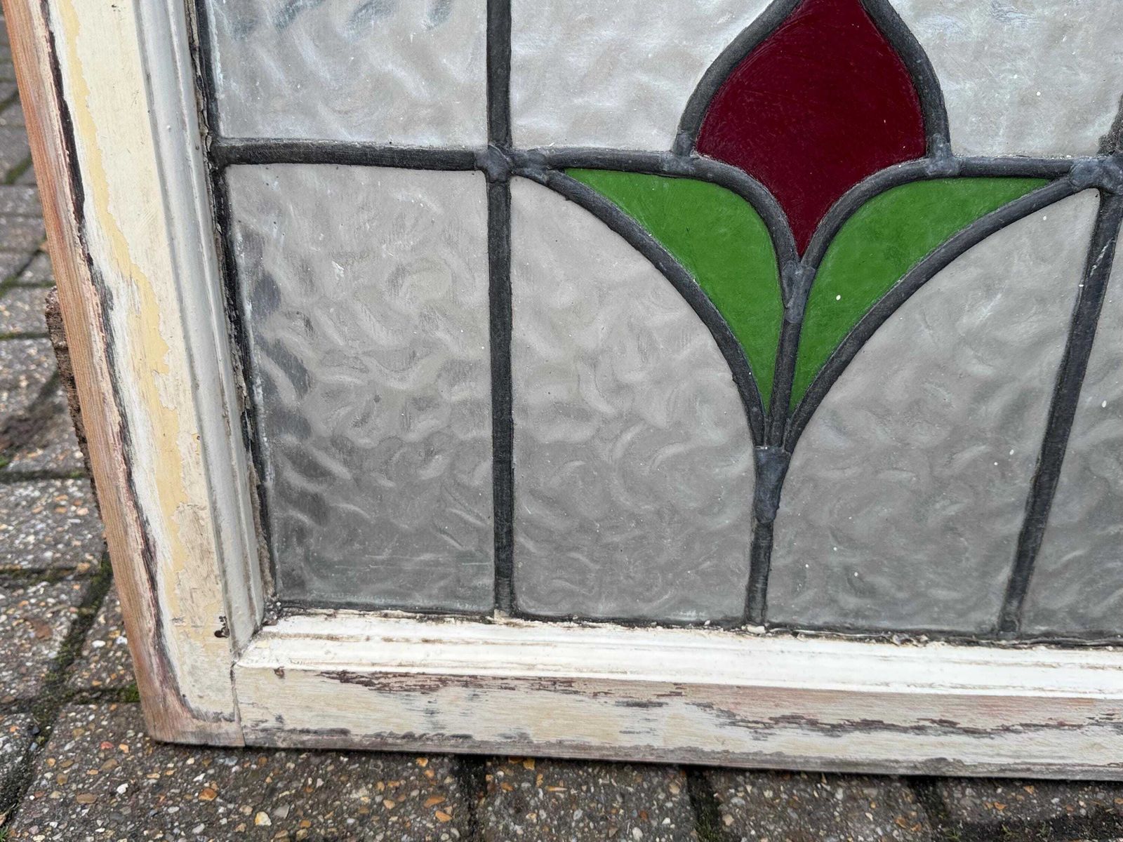 photo vintage Original 1930s Art Deco Stained Glass Tulip Green And Red Design Window Panel