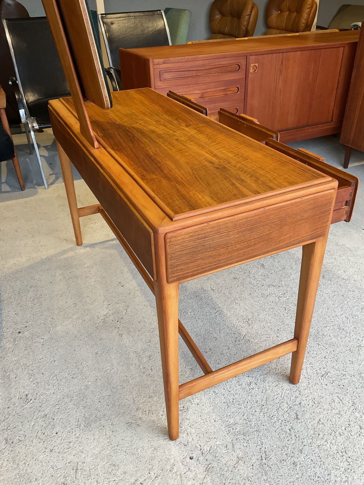 photo vintage Mid Century Dressing Table Designed By Jaques Groag For Loughborough 1950s