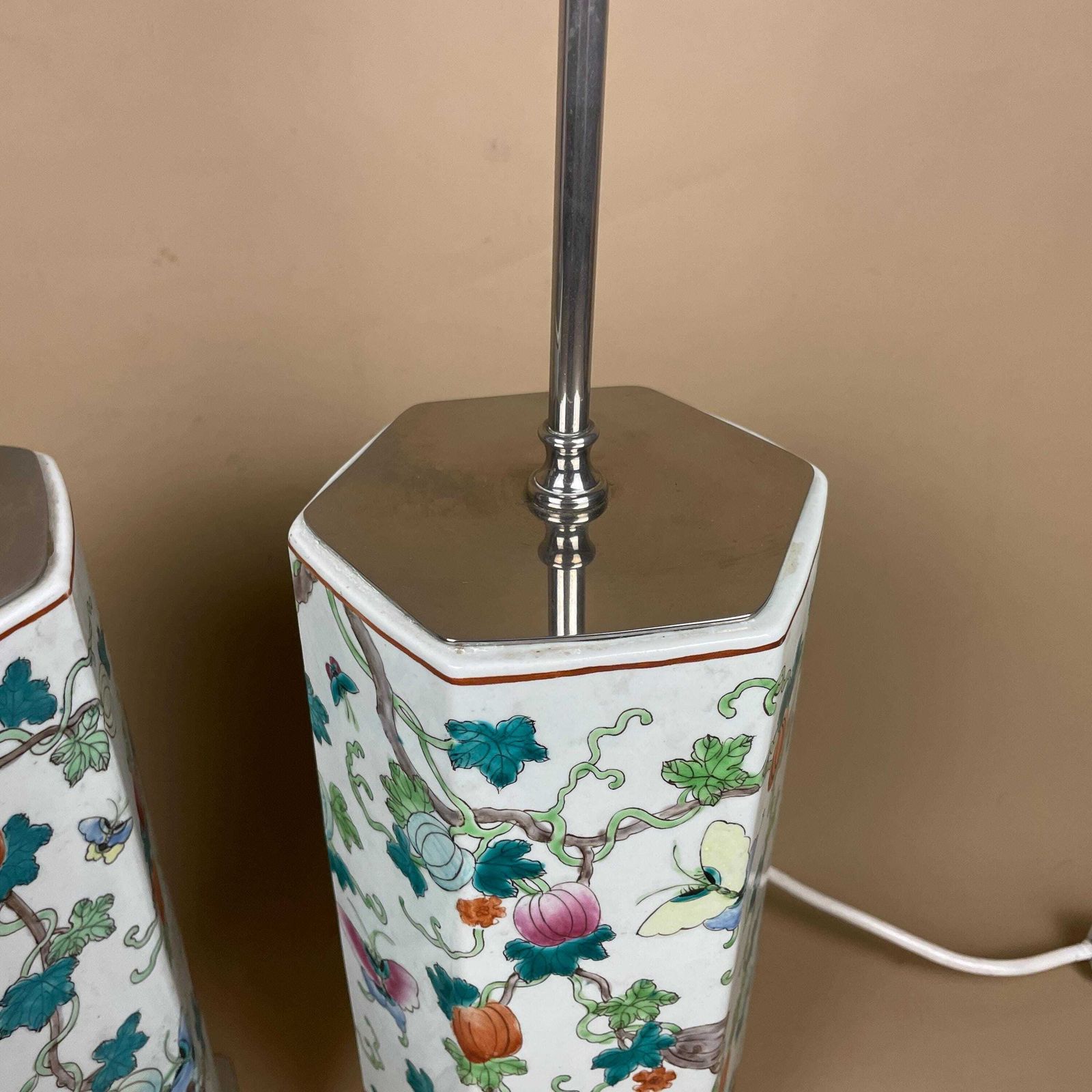 Pair Of Oriental Ceramic Lamps White Floral Patterned Vintage Chinoiserie Porcelain Bedside Table Lighting Lamp Chinese Silver Metal Base photo 295.0