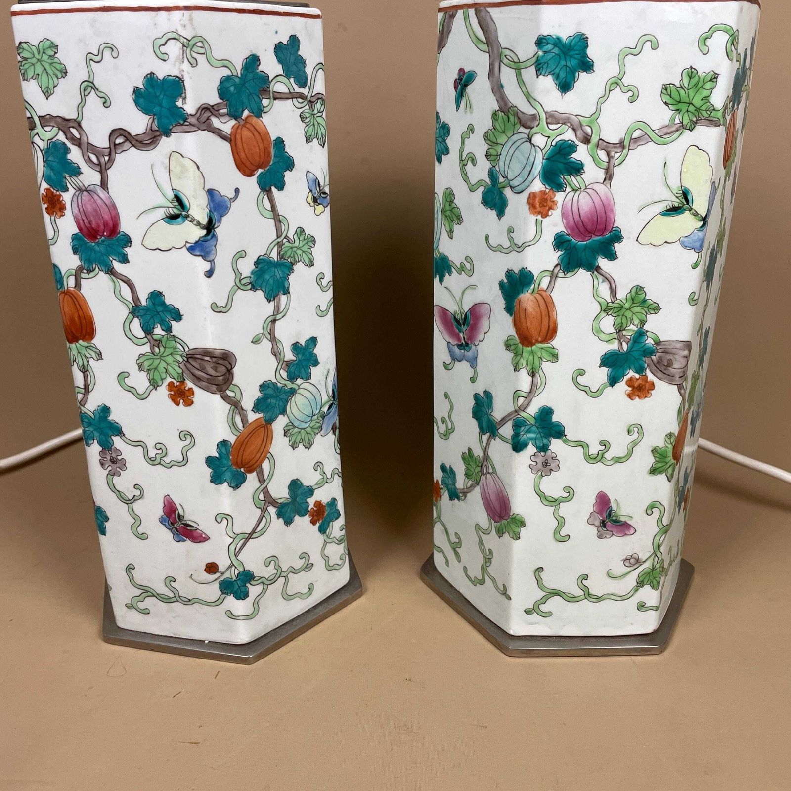Pair Of Oriental Ceramic Lamps White Floral Patterned Vintage Chinoiserie Porcelain Bedside Table Lighting Lamp Chinese Silver Metal Base photo buy