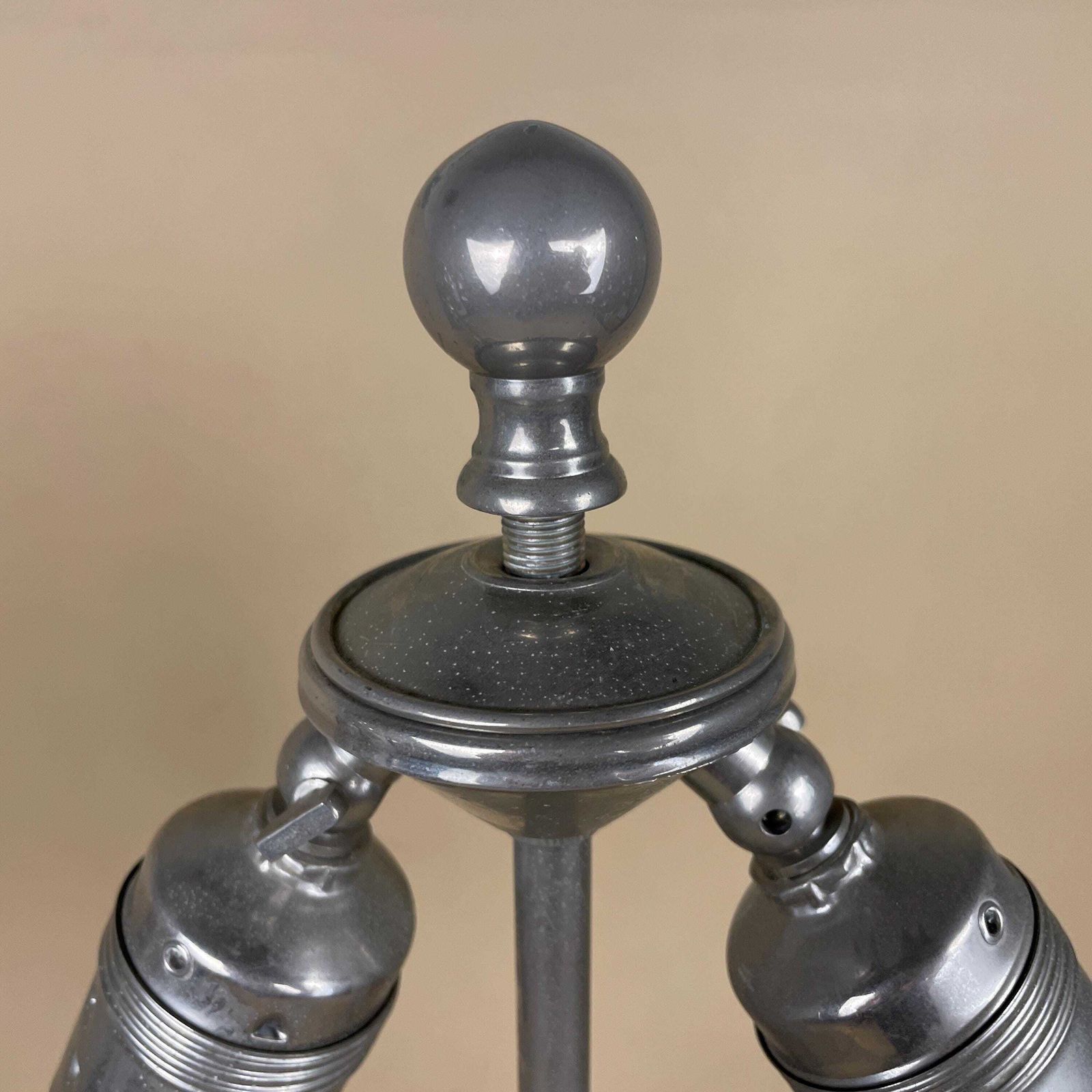 Lighting Pair Of Oriental Ceramic Lamps White Floral Patterned Vintage Chinoiserie Porcelain Bedside Table Lighting Lamp Chinese Silver Metal Base photo