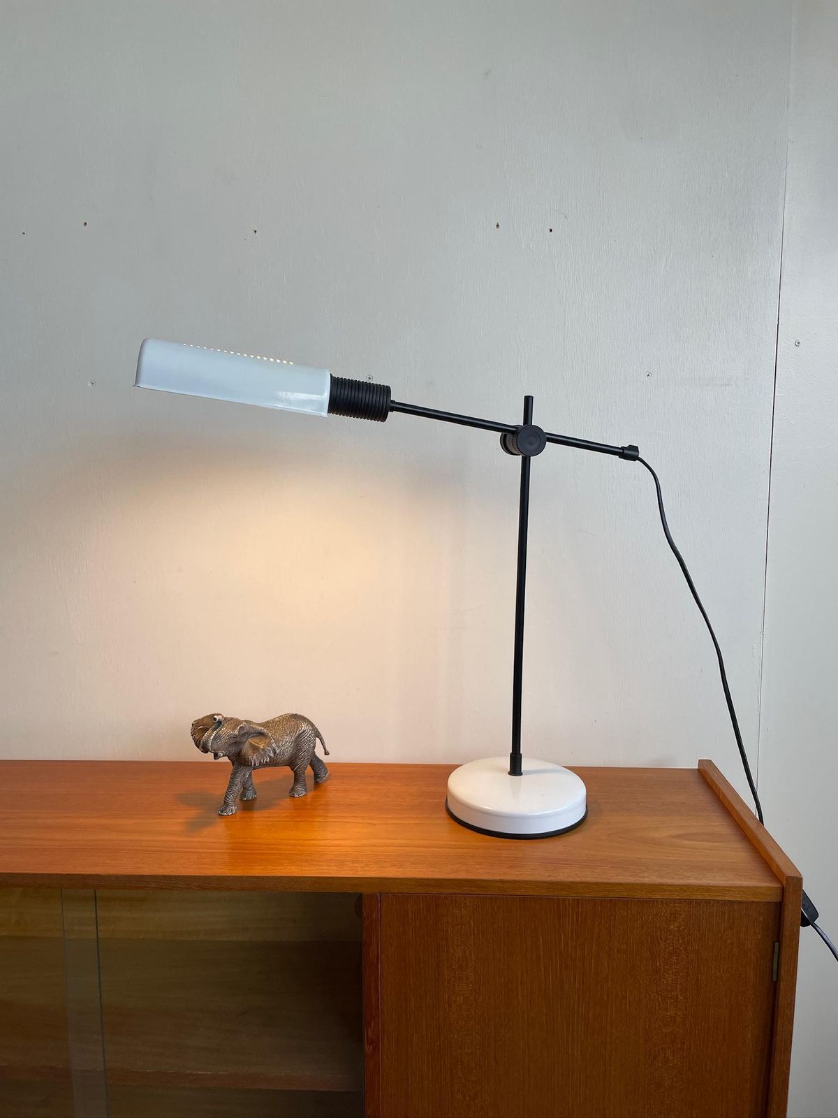 Vintage 80s Italian Veneta Lumi Nuova Task Desk Modernist Table Lamp Black White