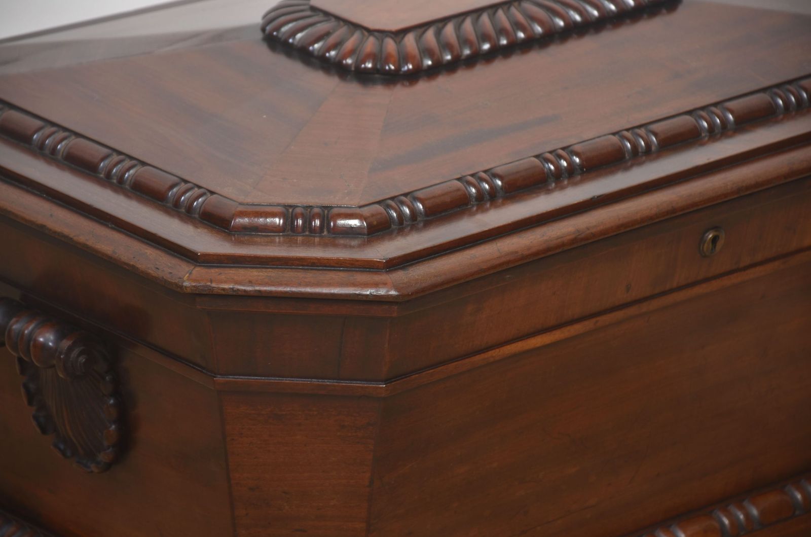 Georgian Mahogany Sarcophagus Cellarette photo vinterior