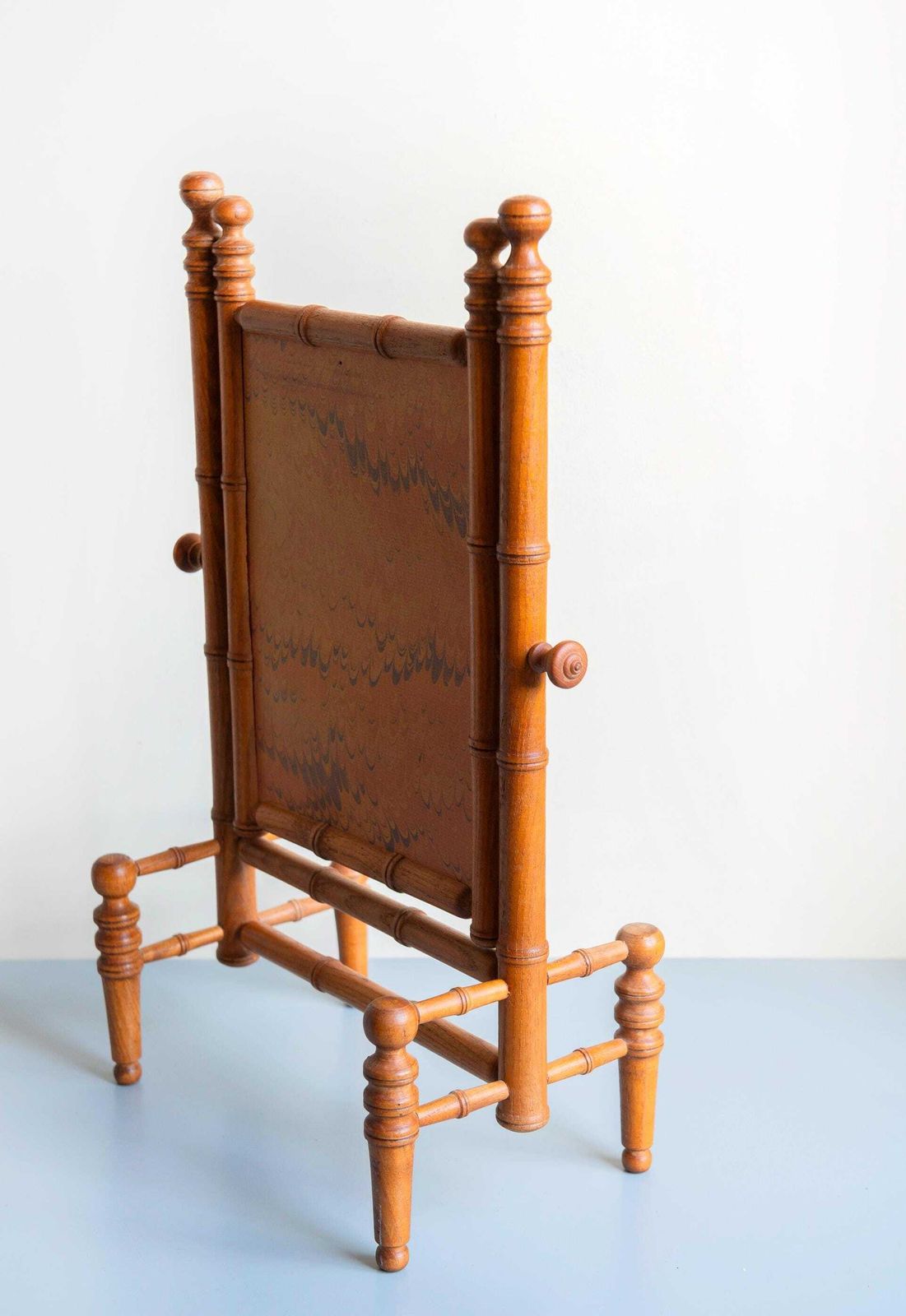Antieke Staande Tafelspiegels Met Faux Bamboe Look – Victoriaanse Toiletspiegel Met Gedraaid Eikenhouten Frame photo buy