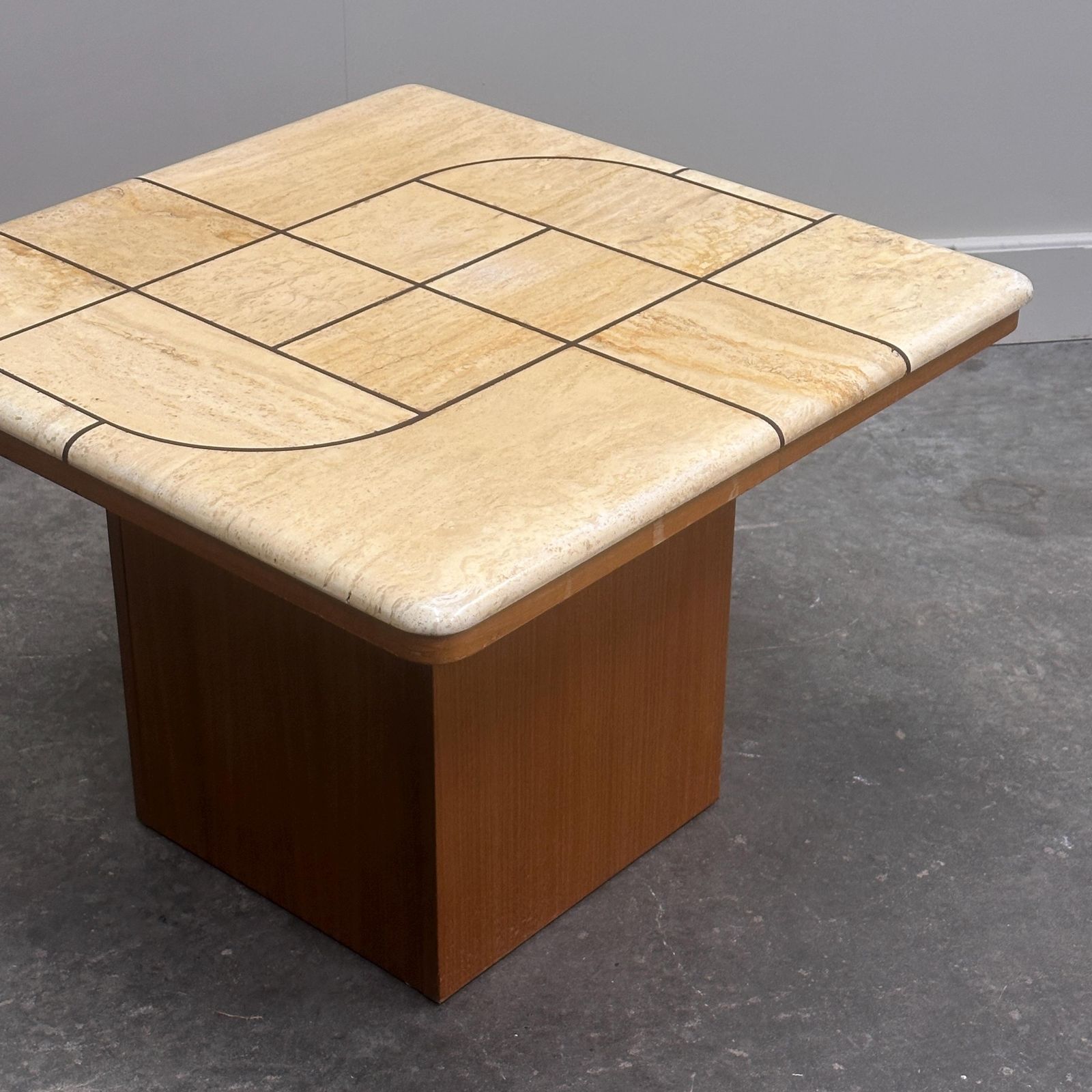 photo furniture Grafische Travertijn Tegels Salontafel Op Eikenhouten Onderstel, Jaren 1970