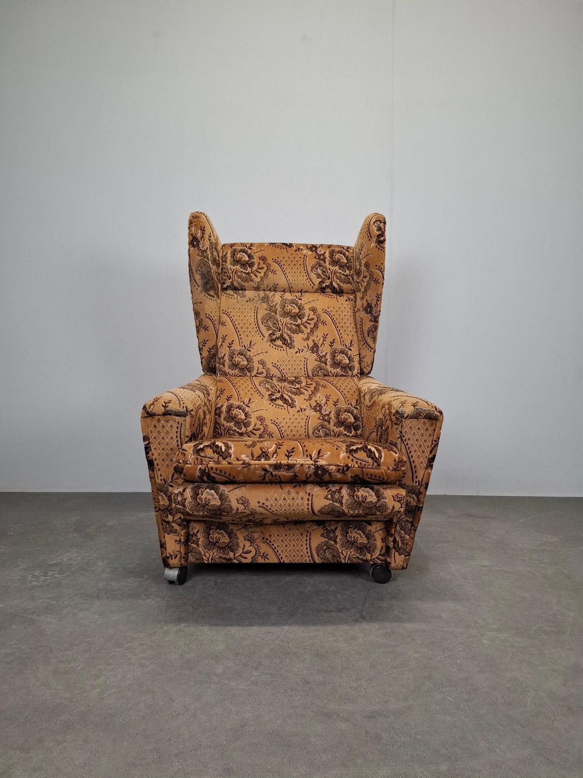 Mid Century Czechoslovak Plush Wingback Recliner Chair, 1970s photo 515.0