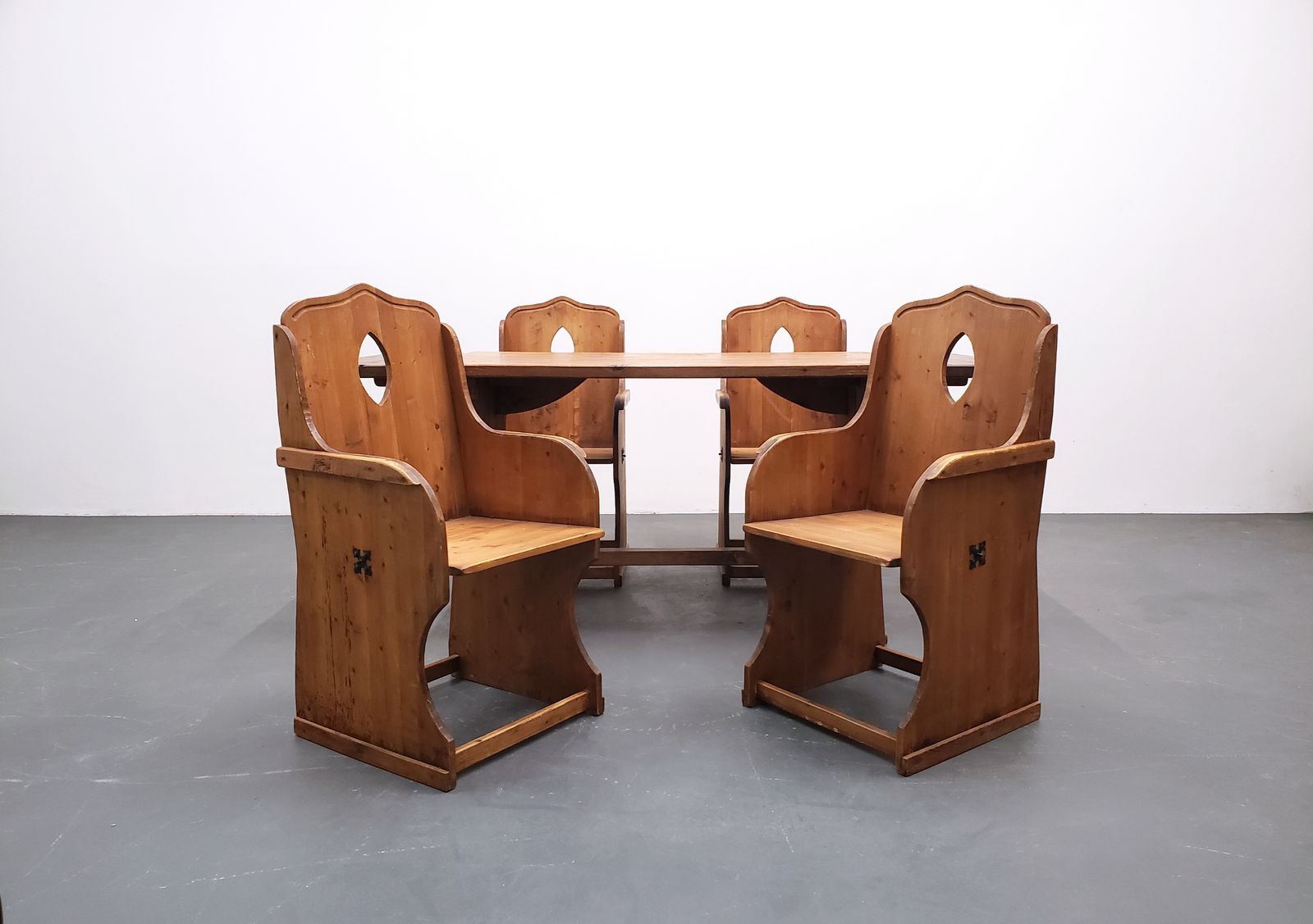 Swedish Brutalist Dining Set In Solid Pine – Table And Four Chairs, 1950s photo vinterior