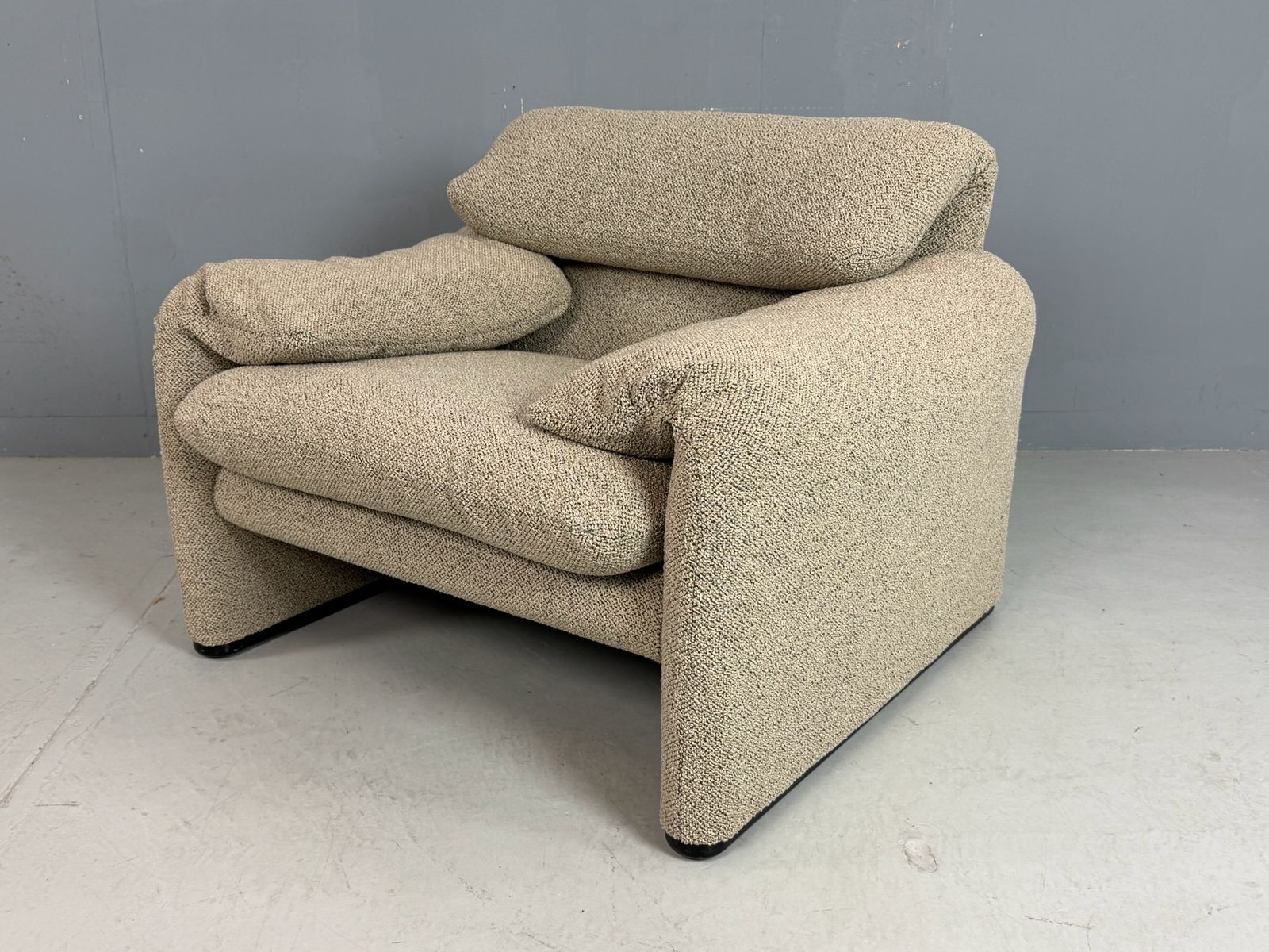 Vico Magistretti Maralunga Reupholstered Lounge Chair For Cassina, 1980s photo furniture