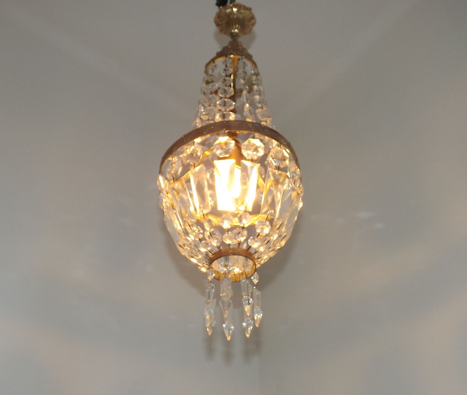 photo furniture Lustre Montgolfier à une lumière en bronze et cristal, de style Empire français, années 1960