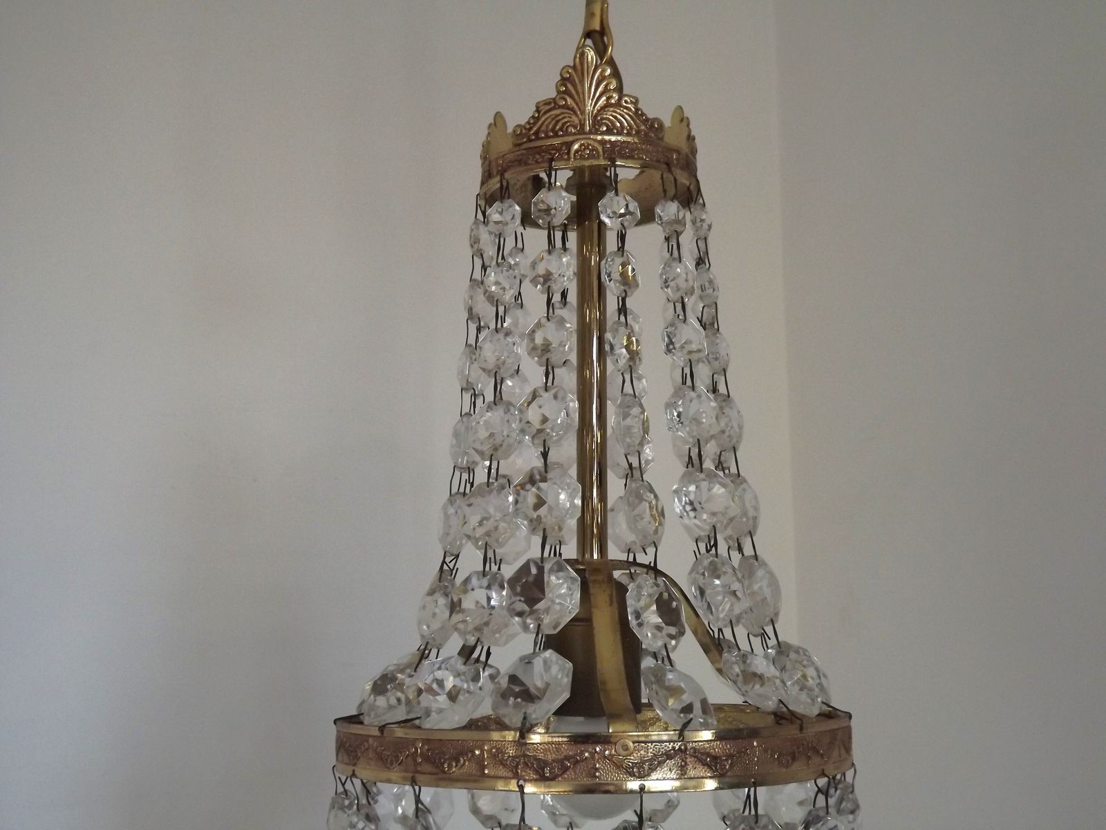 photo for sale Lustre Montgolfier à une lumière en bronze et cristal, de style Empire français, années 1960