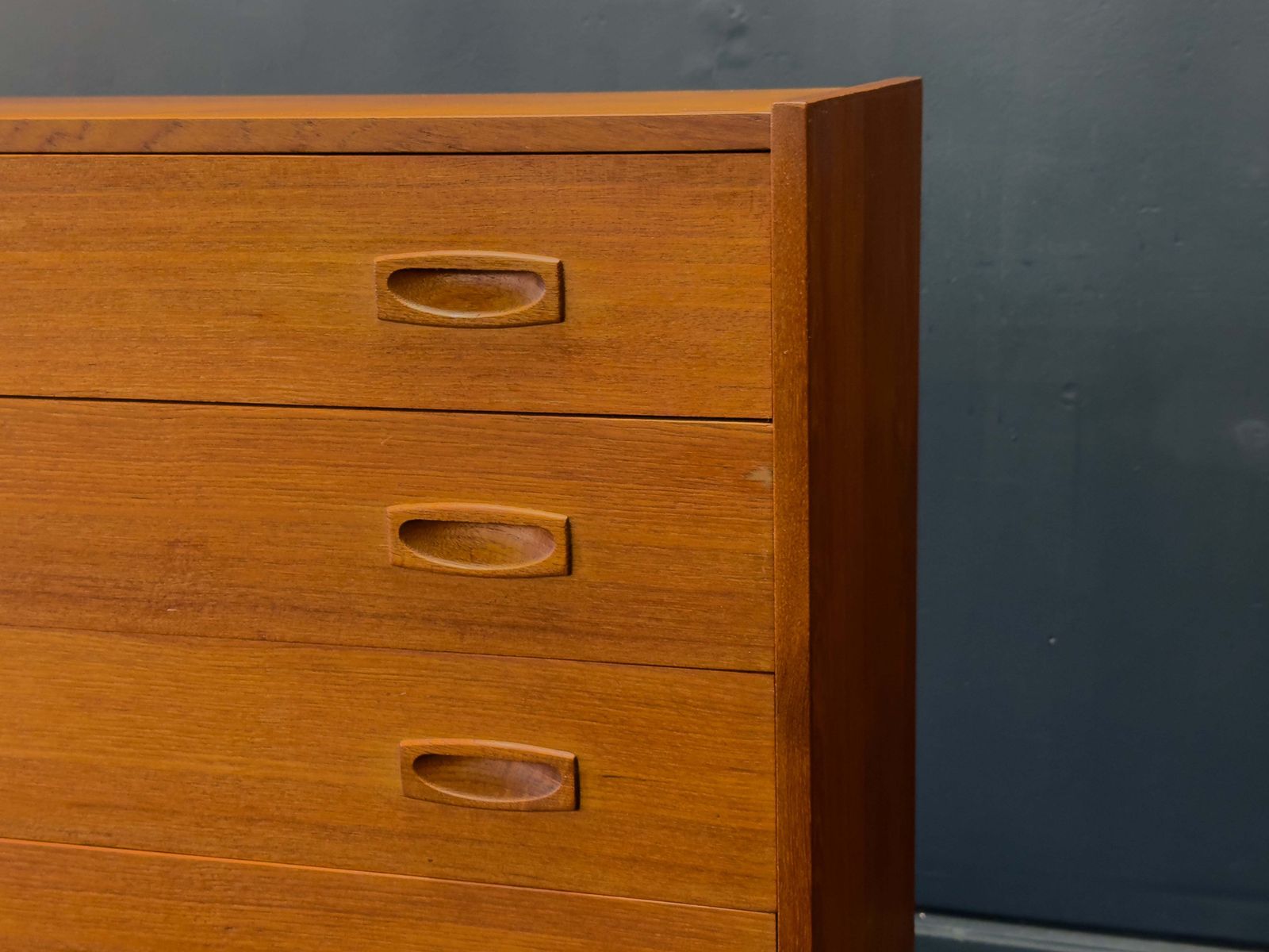photo furniture Teak Chest Of Drawers With Rectangular Handles