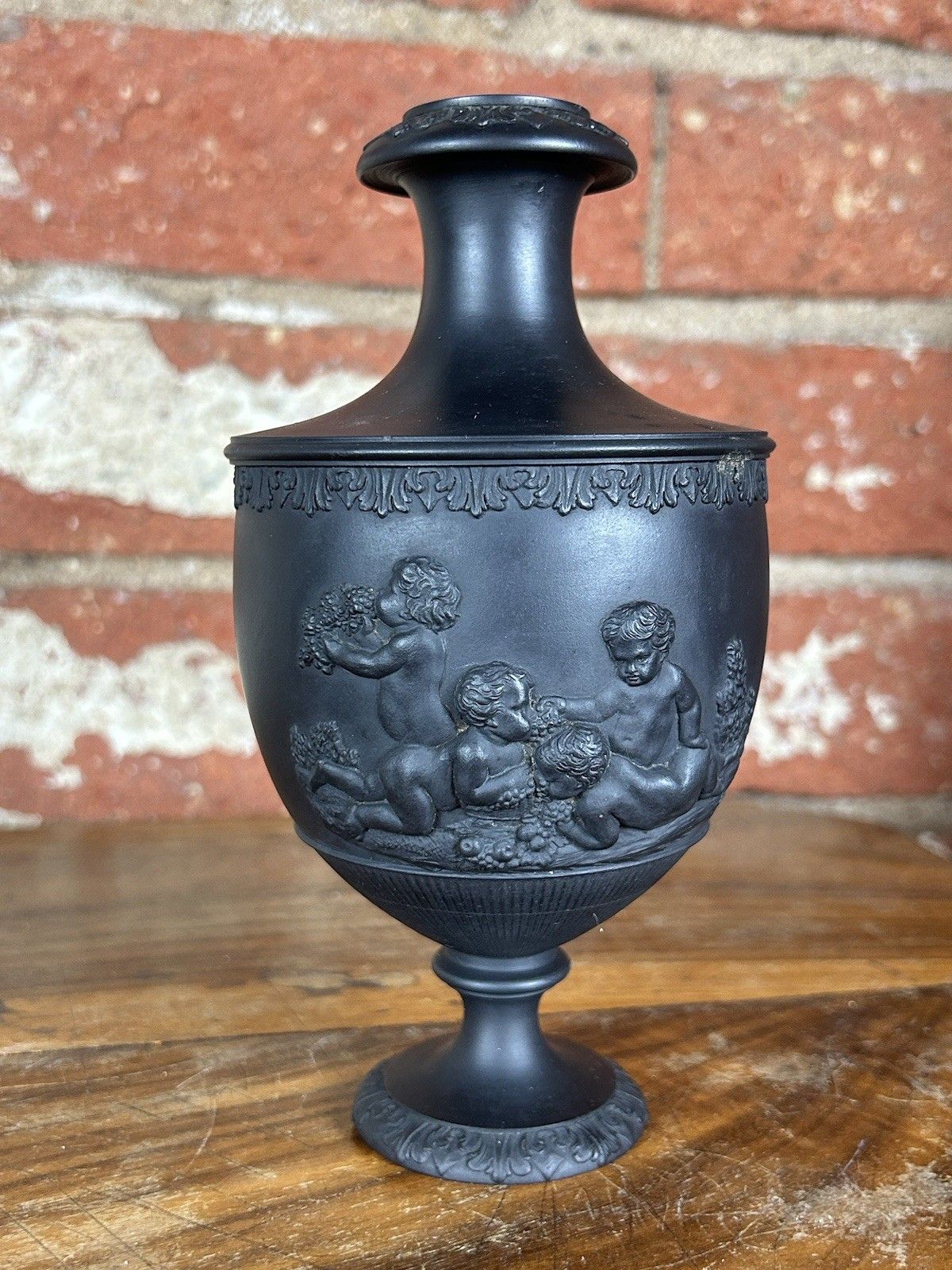 Humphrey Palmer Black Basalt Bacchic Relief Vase C1770 78 – 17cm Georgian