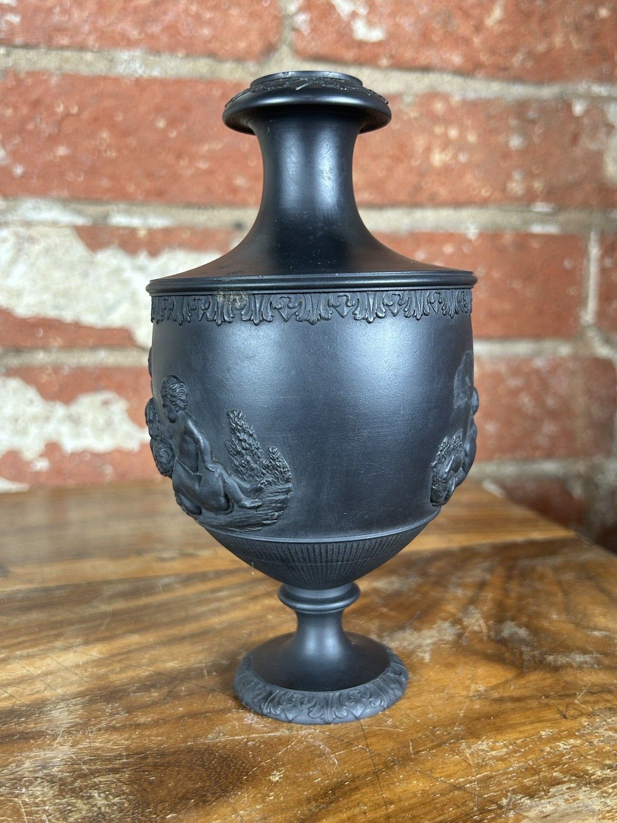 Humphrey Palmer Black Basalt Bacchic Relief Vase C1770 78 – 17cm Georgian photo furniture