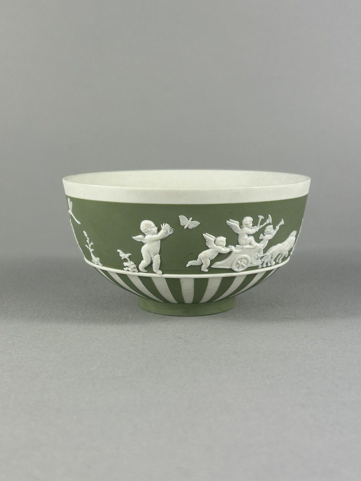 Wedgwood 1955 Green Jasperware Cherub Lion Chariot Bowl 10cm England