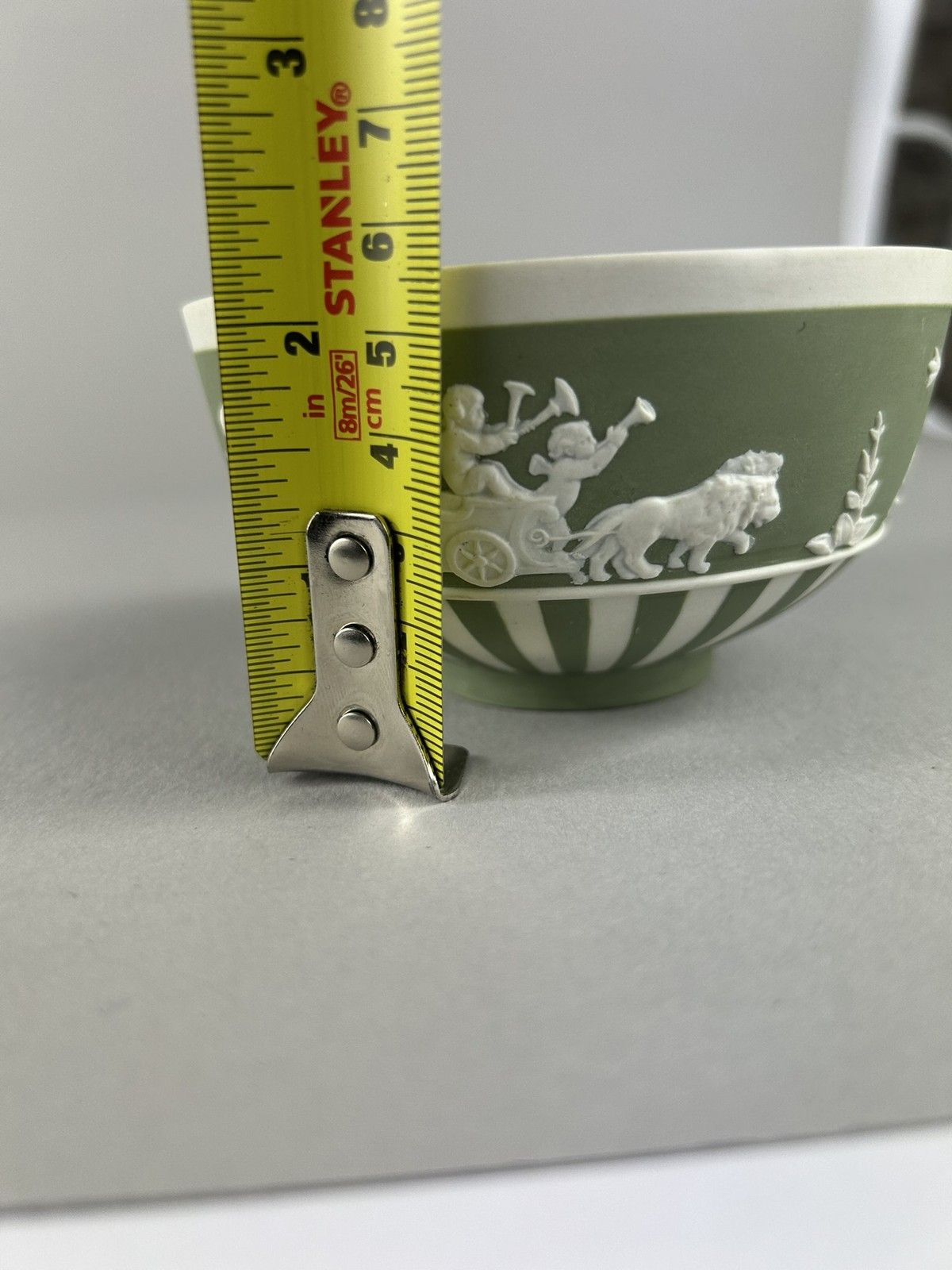 photo furniture Wedgwood 1955 Green Jasperware Cherub Lion Chariot Bowl 10cm England
