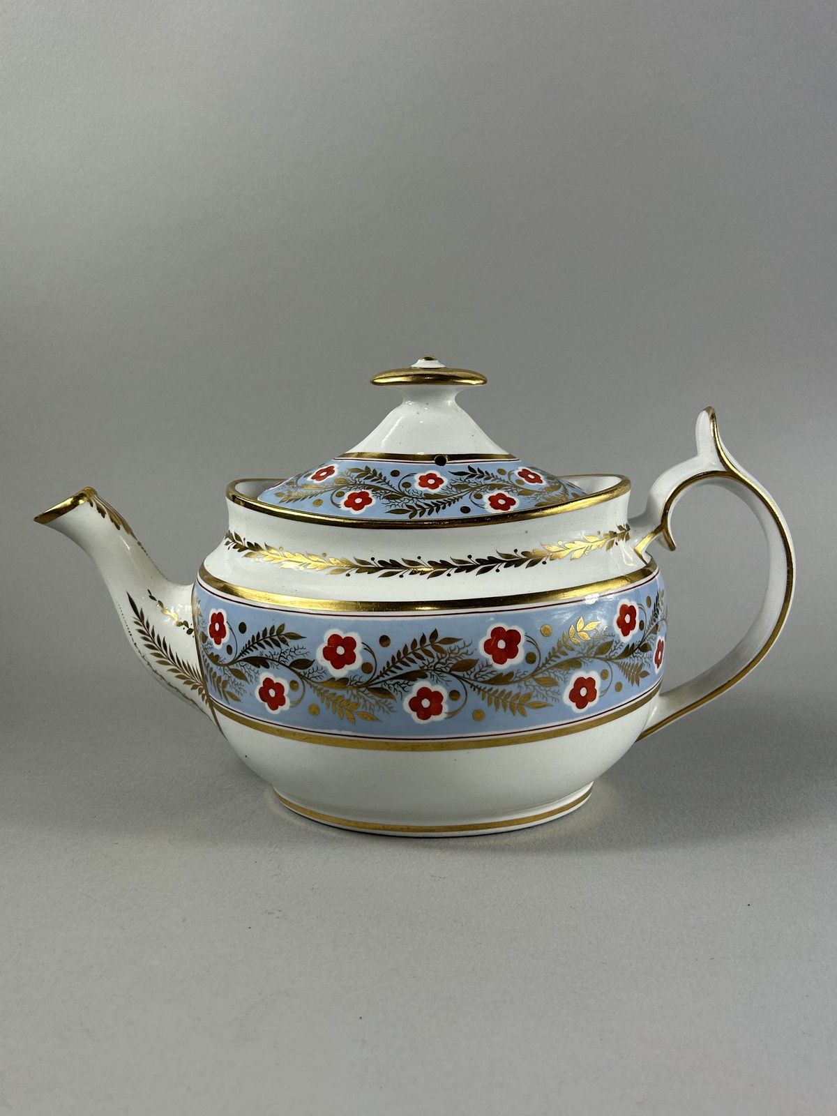 Early 19th Century British Porcelain Teapot With Gilt Floral Border