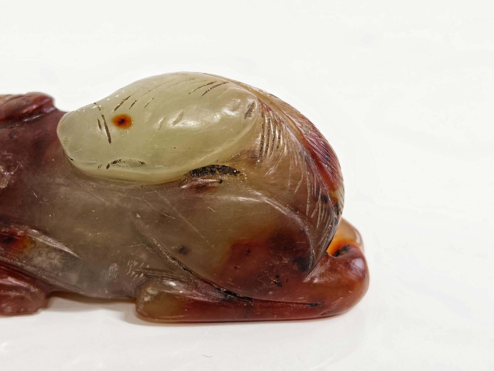 Antique Hand Carved Deer Figurine In Agate Stone, China 19th Century photo vinterior