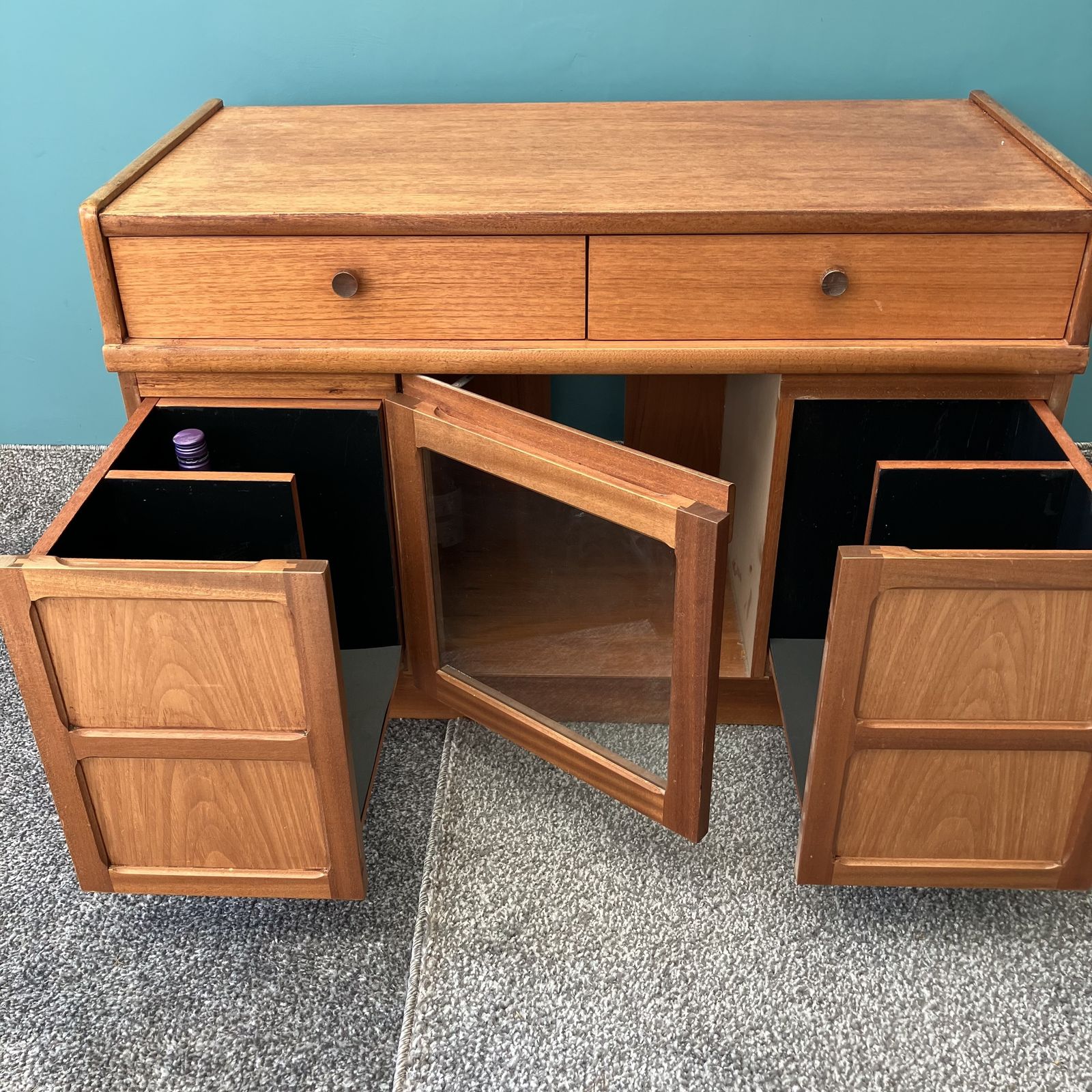 A Mid Century Teak Nathan Squares Drinks Cabinet Made By Parker Knoll photo Meubels