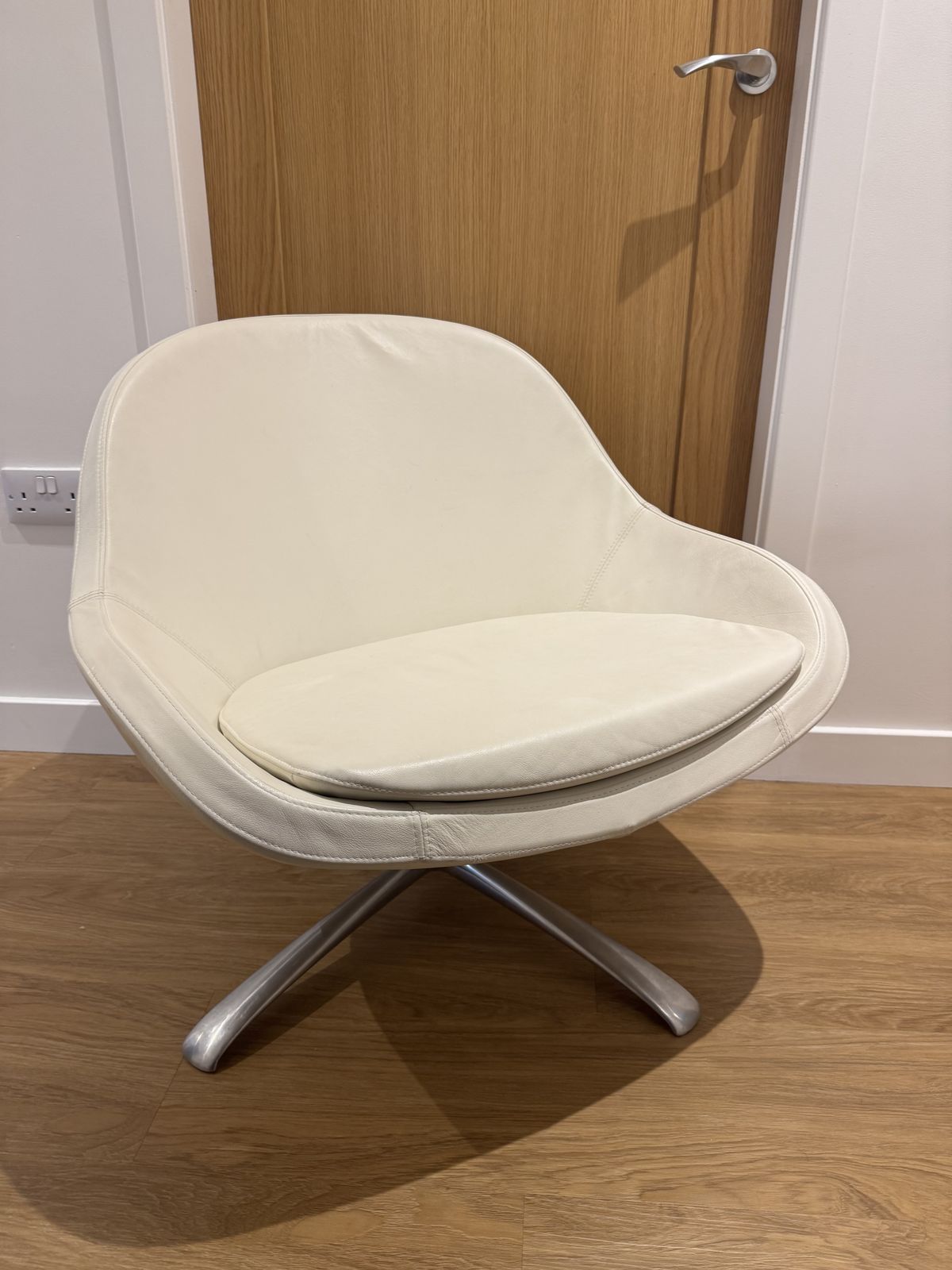 Veneto Swivel Leather Lounge Chair, With Stainless Steel Legs
