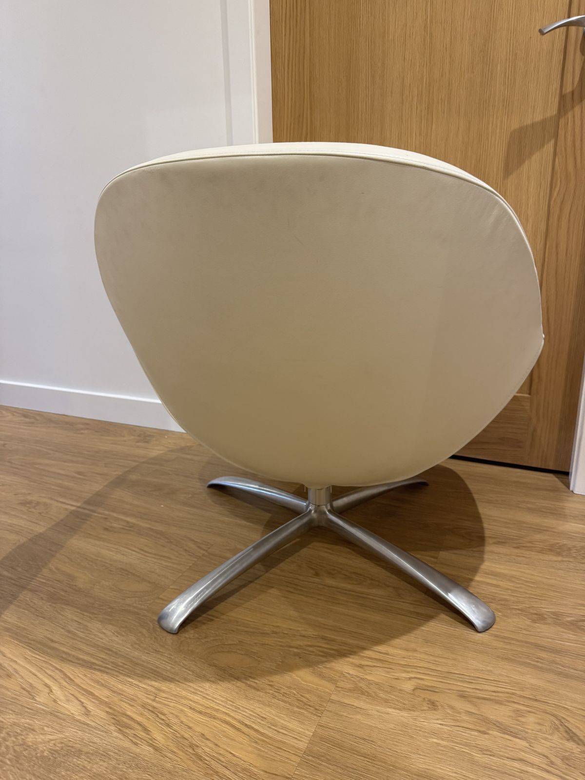 Veneto Swivel Leather Lounge Chair, With Stainless Steel Legs photo for sale
