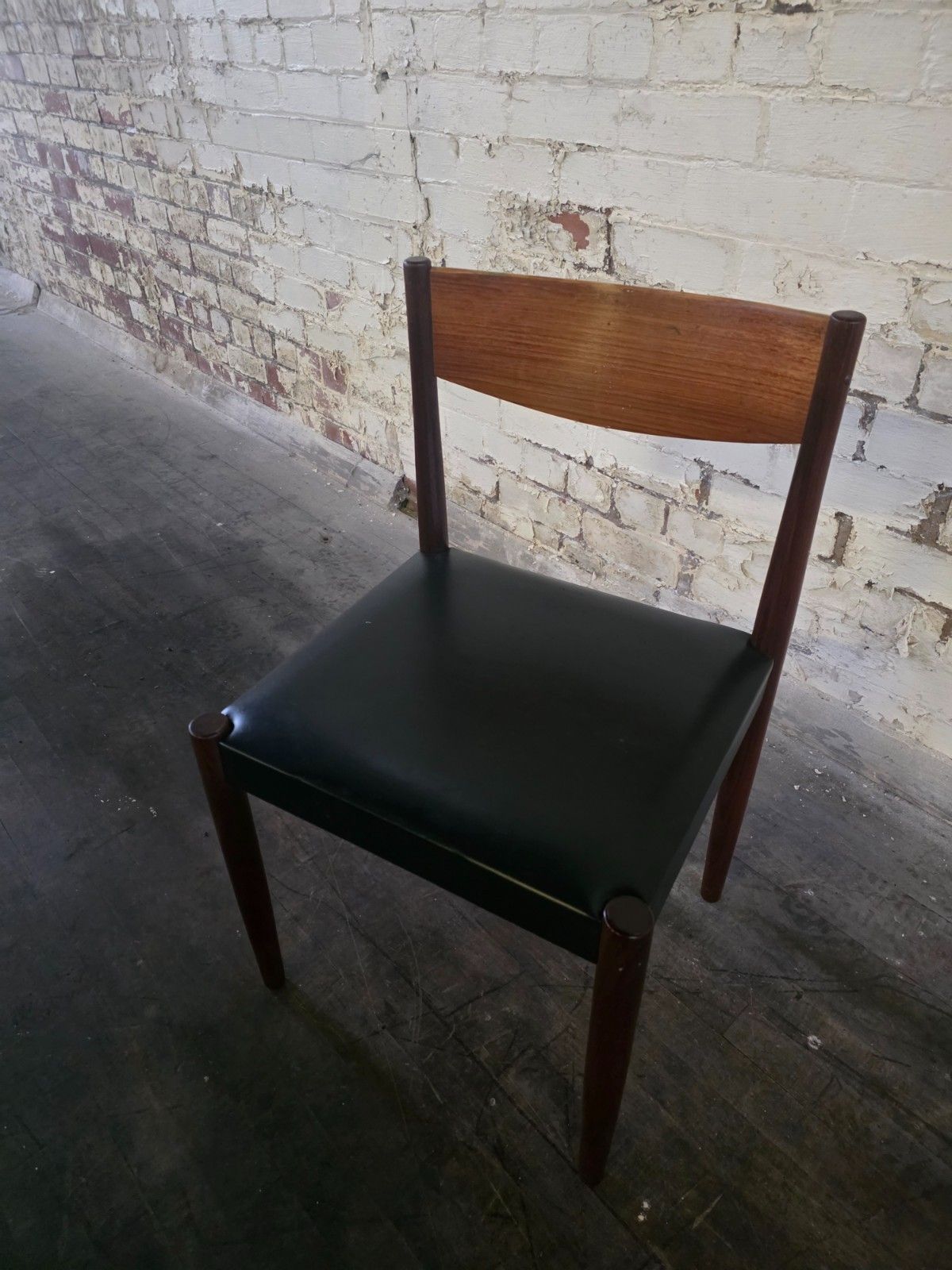 photo vintage Set Of 4 Teak Mid Century Dining Chairs Frem Rojle