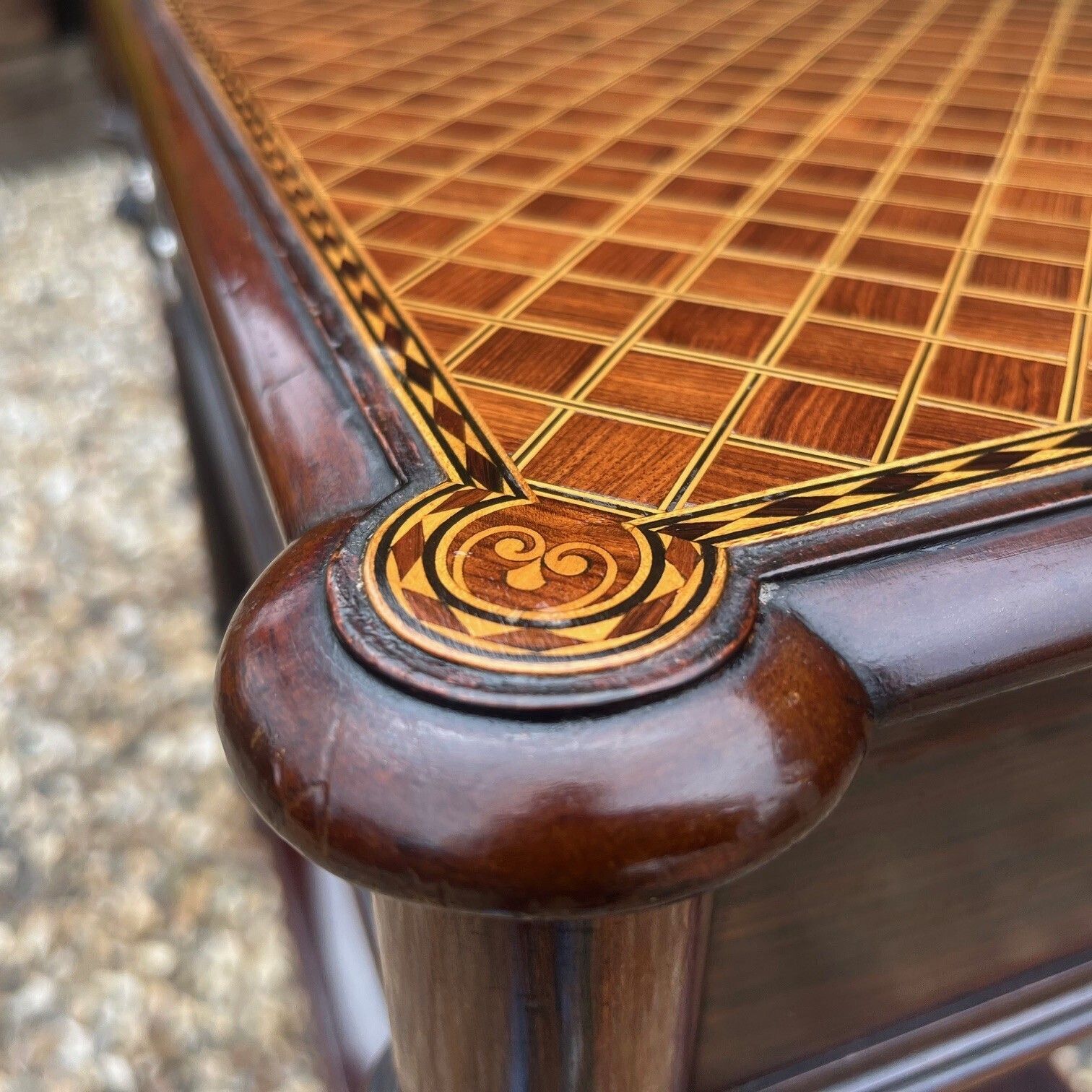 An Exhibition Quality Collingson & Lock Rosewood, Coromandel And Kingwood Inlaid Table photo vinterior