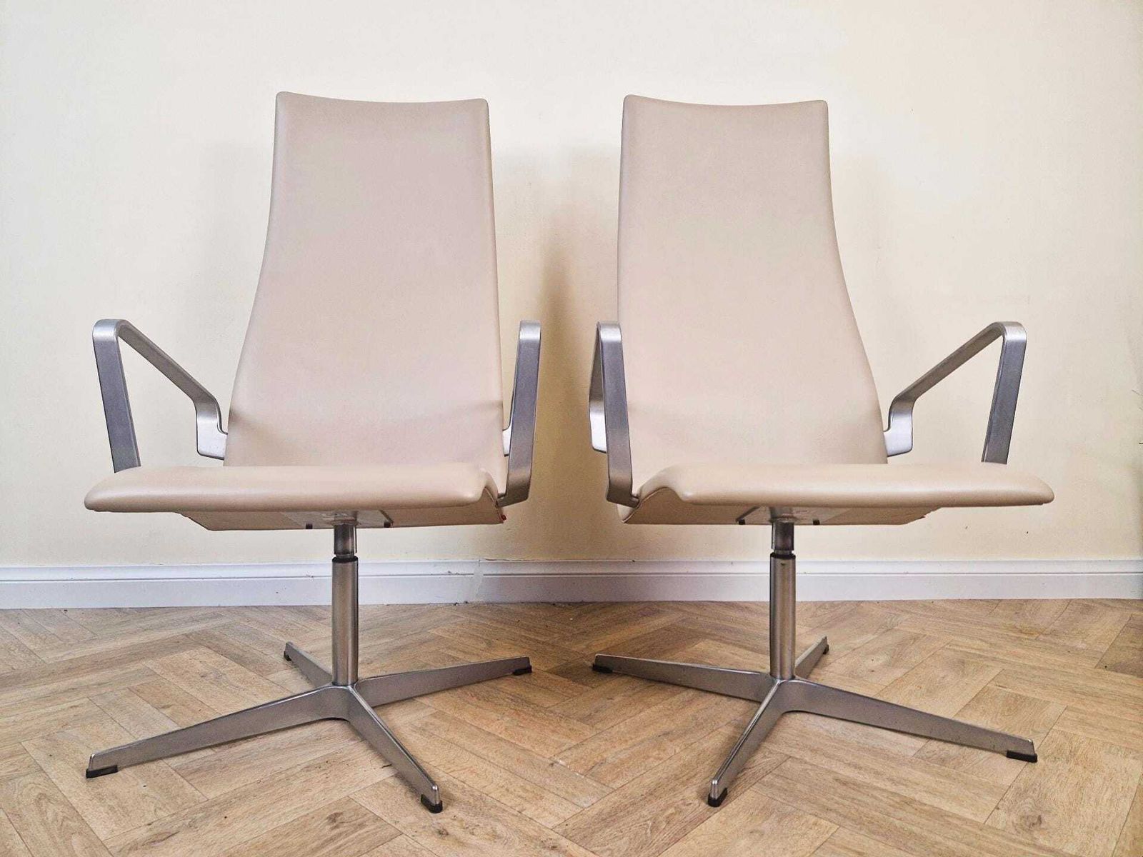 2 X Arne Jacobsen For Fritz Hansen Oxford Mid Century Danish Design Highback Swivel Chairs photo furniture