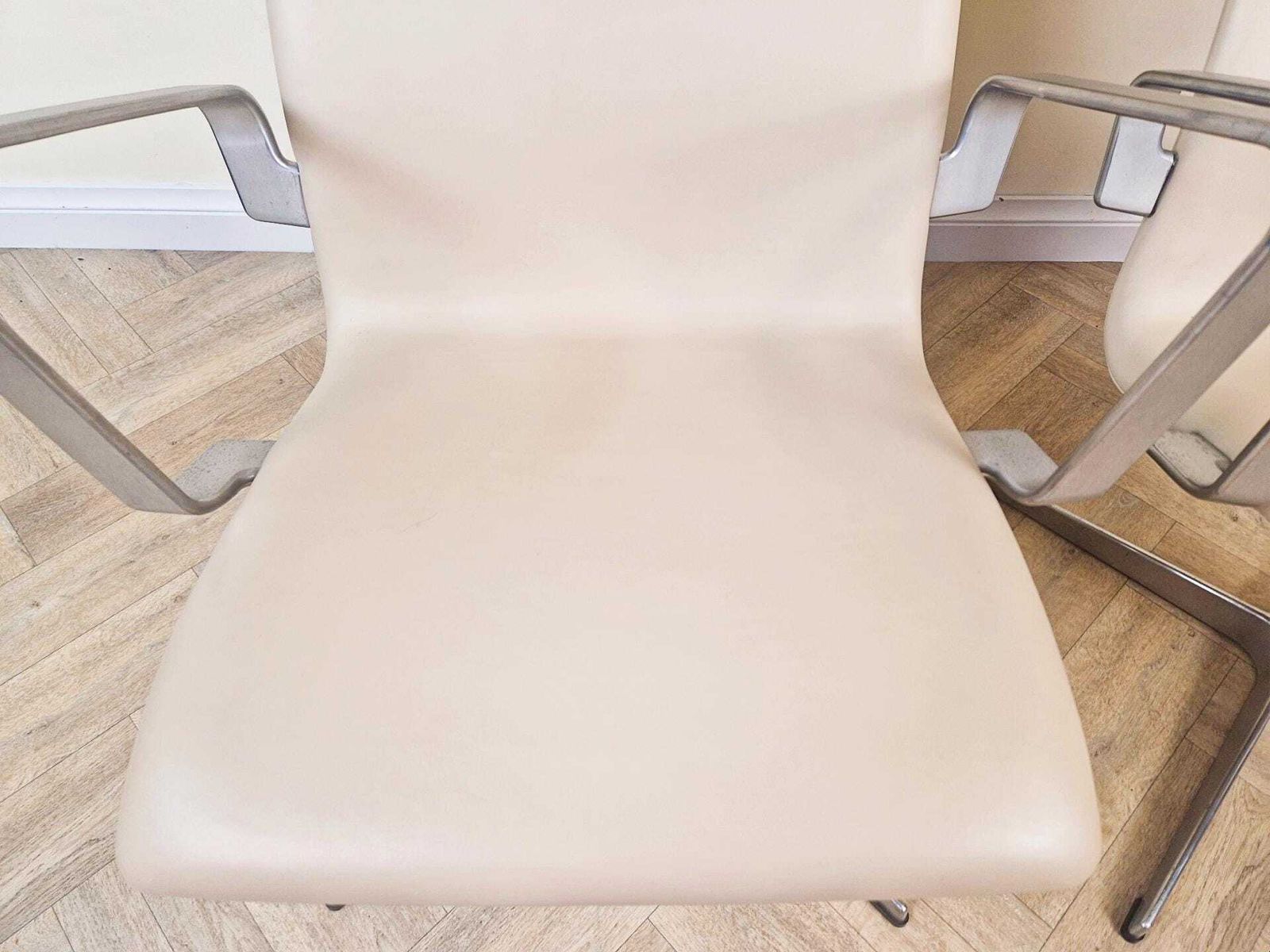 2 X Arne Jacobsen For Fritz Hansen Oxford Mid Century Danish Design Highback Swivel Chairs photo buy