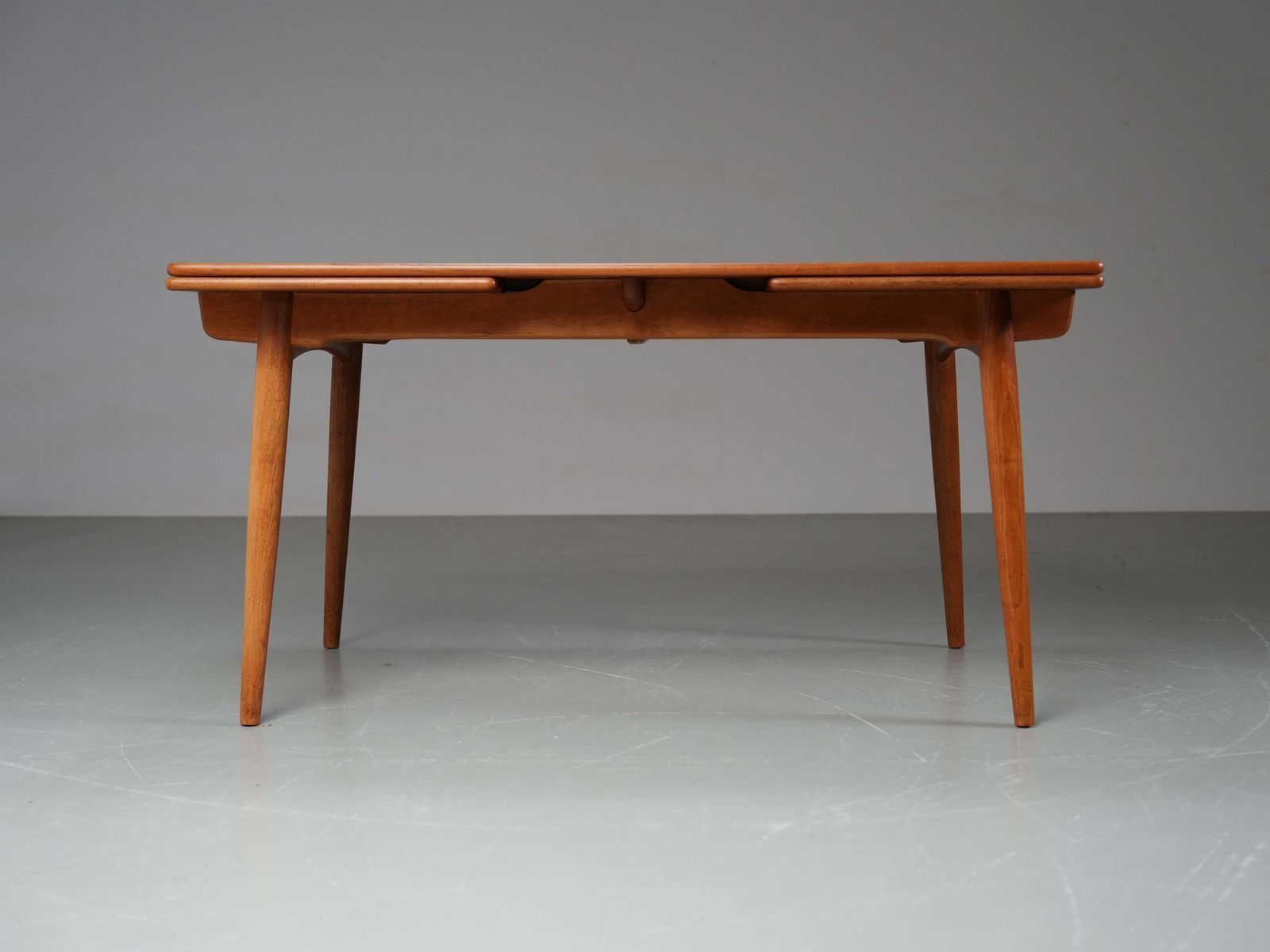 photo buy Hans Wegner Teak En Eiken Eettafel 312 Voor Andreas Tuck, Denemarken, Jaren 1960