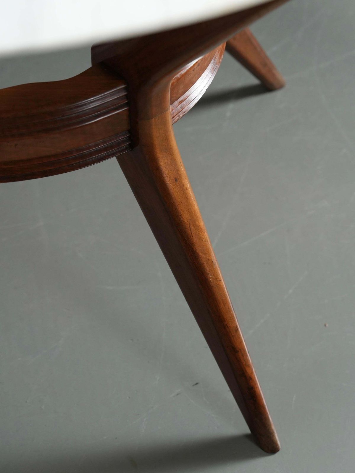 Ronde Eettafel In Walnoot En Marmer Van Ariberto Colombo, Italië, Ca. Jaren 1950 photo Meubels