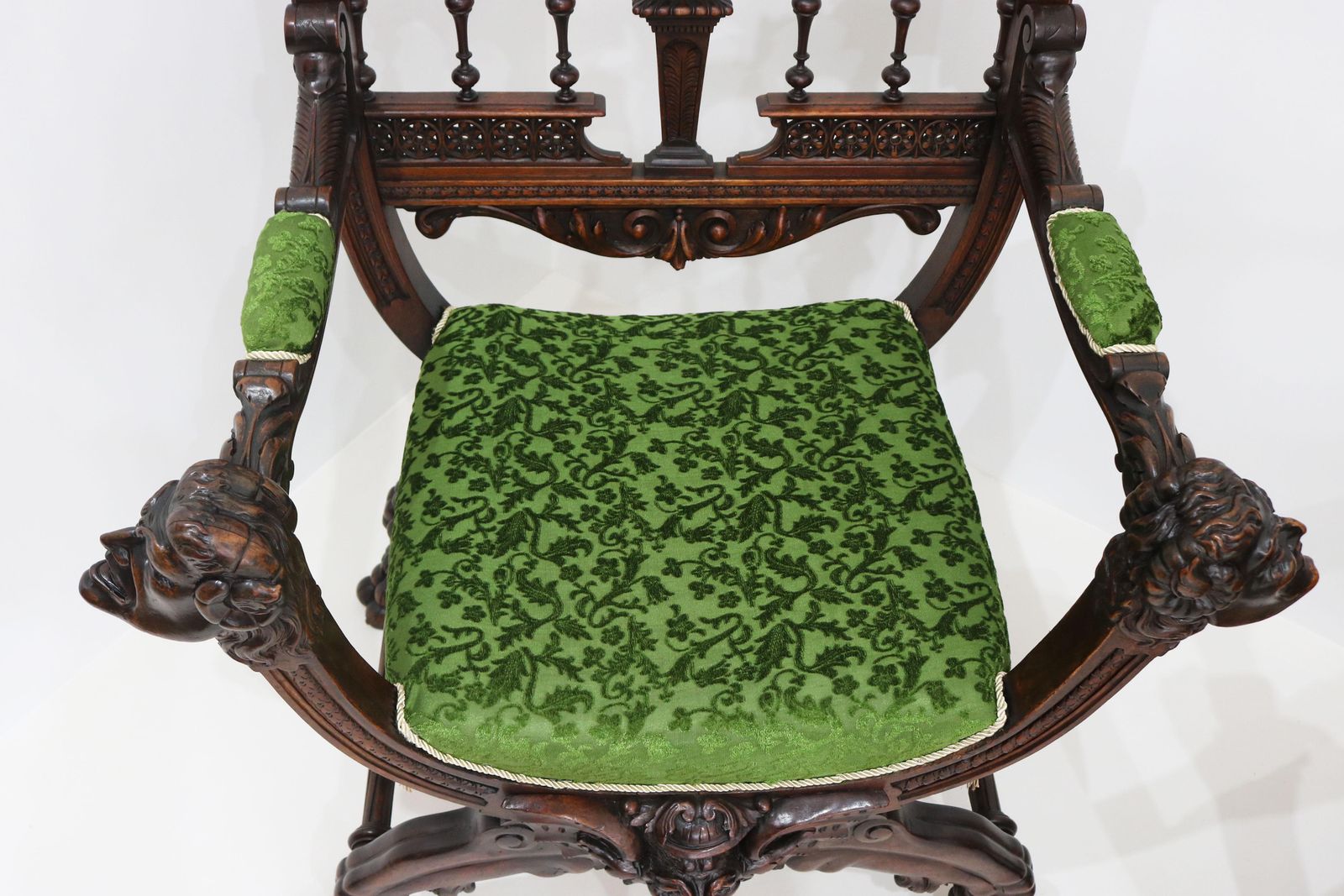 Zeldzaam Paar Gothic Revival Stoelen Door Victor Aimone, 19e Eeuw – Draken, Ridders photo vintage