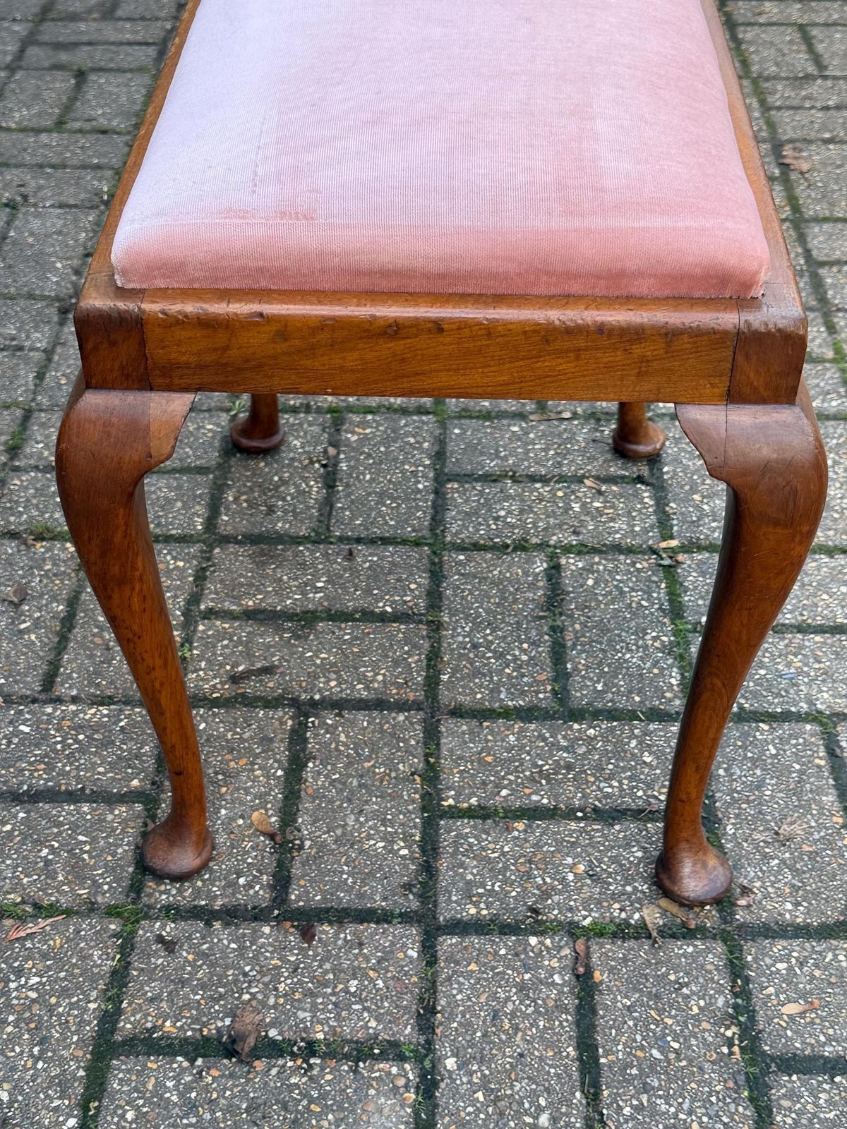 165.0 Antique 1920s Queen Anne Revival Stool With Cabriole Legs, Reupholstered Pink Velveteen Vintage Seating photo