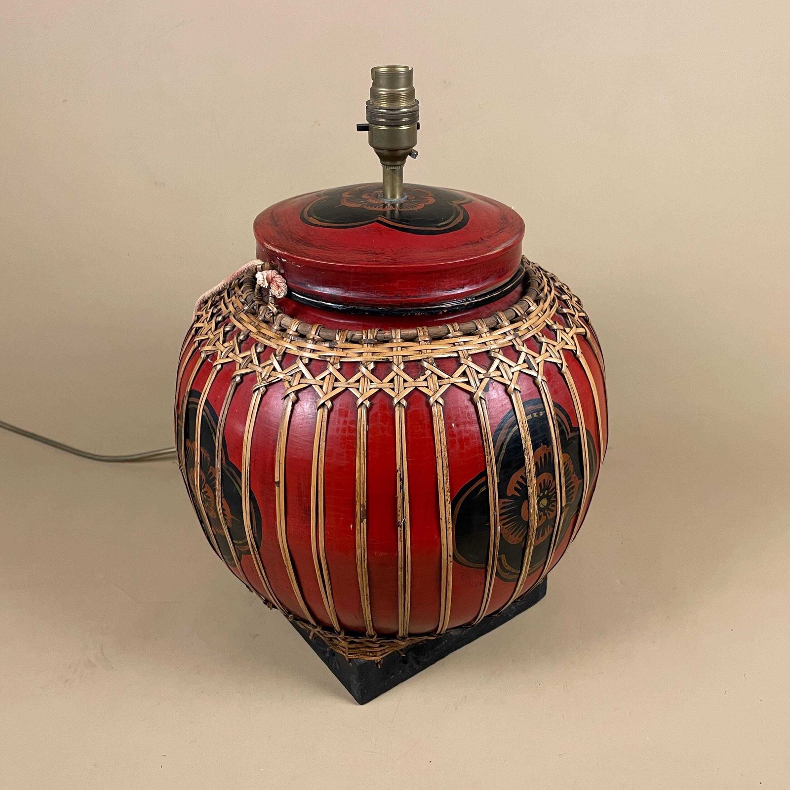 Antique Asian Wood Lamp Hand Painted Wooden Light Vintage Kratip Rice Basket Bedside Side Table Pattern Red Black Handmade Traditional photo Lighting