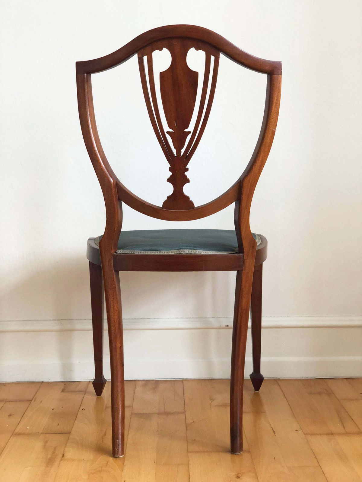 photo furniture Pair Of Antique Mahogany Hepplewhite Revival Chairs Denmark 1900s