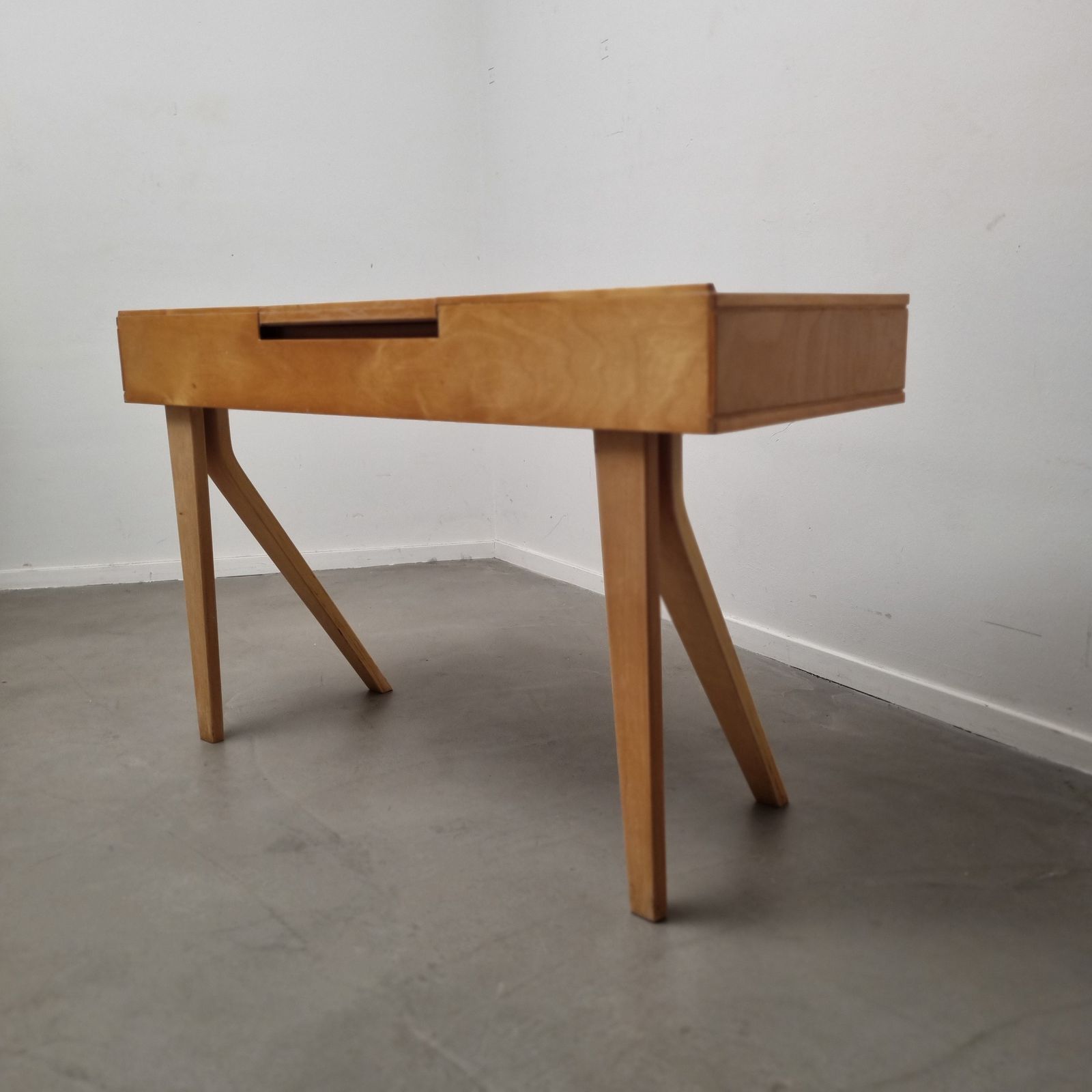 Set Of Dutch Modern Dressing Table And Stool In Birch Plywood By Cees Braakman For Pastoe, 1951 photo vinterior