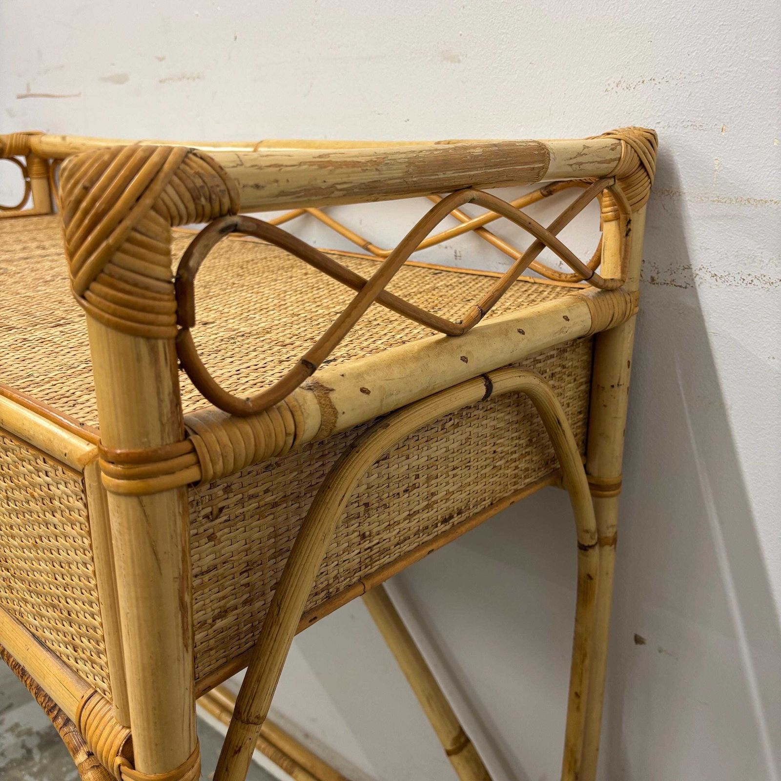 photo vintage Vintage Bamboo Rattan Console / Dressing Table With Drawers, Boho Woven Cane Table, Natural Coastal Furniture, Lightweight Hall Table