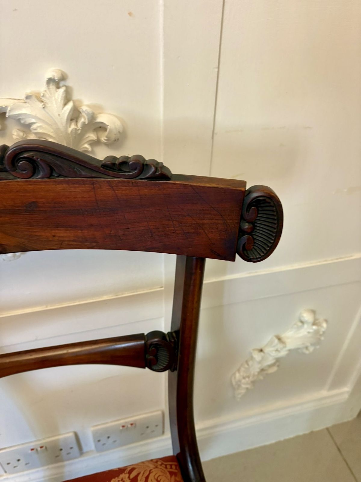 photo vinterior Antique Set Of Six Quality 19th Century Carved Rosewood Dining Chairs