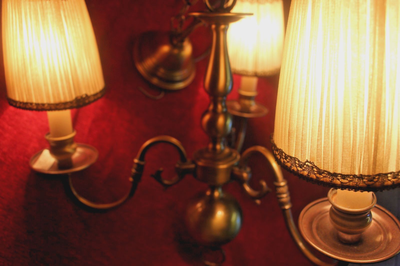 photo vinterior French Vintage Brass Flemish Chandelier 3 Arms  From Paris Chateau