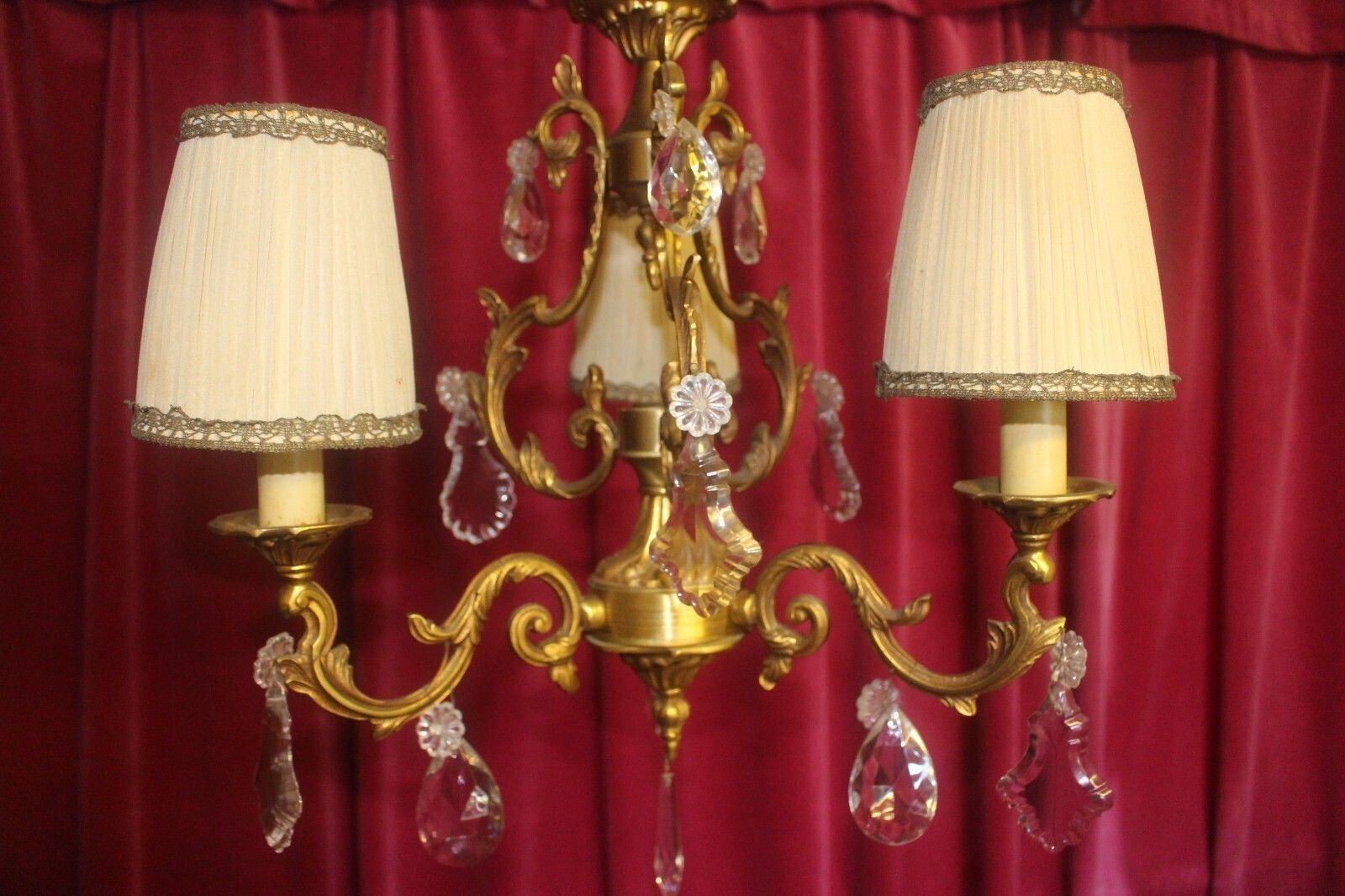 photo vintage Antique French Bronze & Crystal Rococ 3 Arms Chandelier