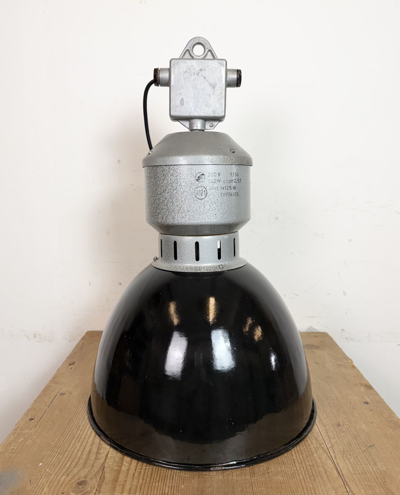 photo vintage Industrial Black Enamel Factory Lamp From Elektrosvit, 1960s