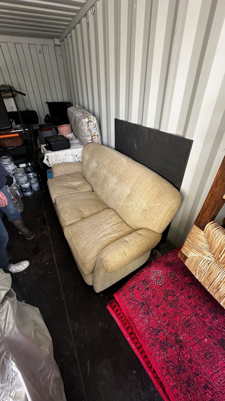 Victorian Style Tufted Sofa photo furniture