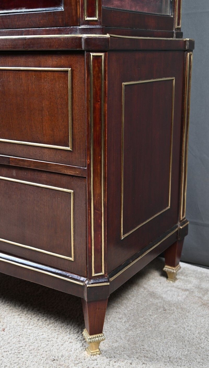 photo vinterior Small Mahogany Display Cabinet, Louis XVI Style – Late 19th Century