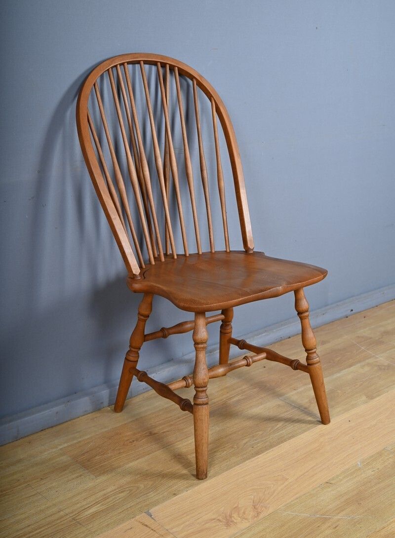 photo furniture Set Of 4 Windsor Beech Chairs, England – Early 20th Century