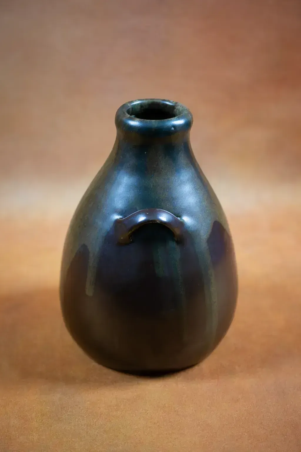 Vase en forme de poire à deux petites anses par Pointu, grès de Puisaye - céramique Art Nouveau française photo for sale