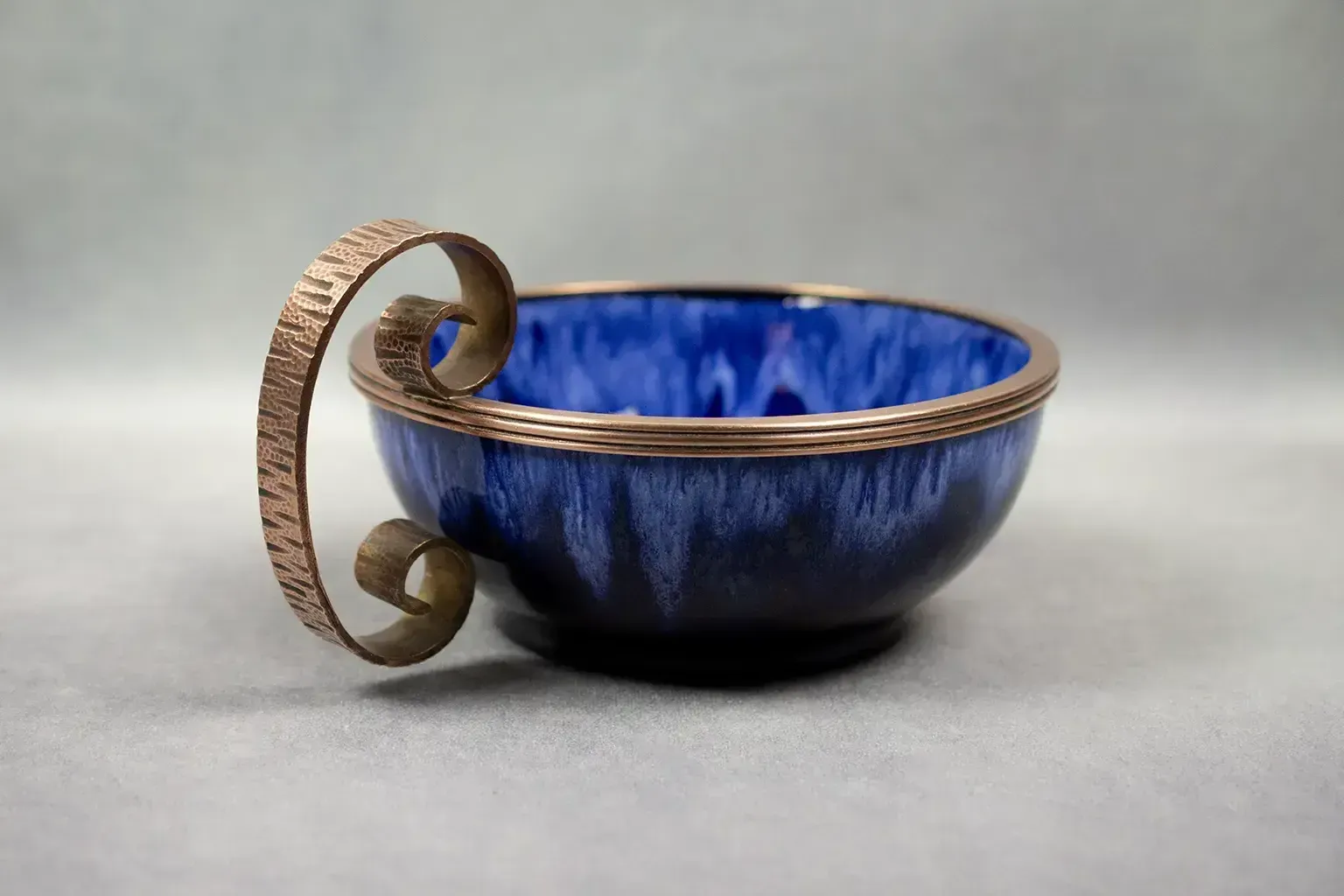 Coupe Art Nouveau « Marquise de Sévigné » en faïence émaillée et fer forgé, par André Villien - vers 1910 photo vinterior
