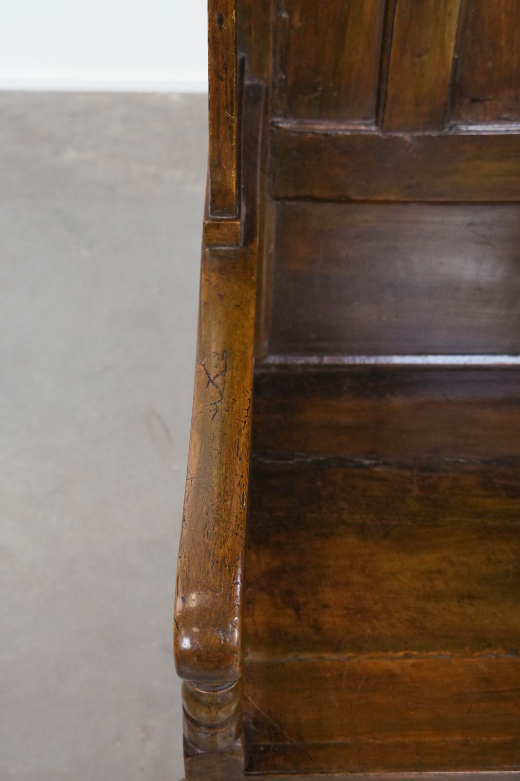 Antieke Engelse Lambing Chair Met Kap En Lade, 18e Eeuw. photo buy