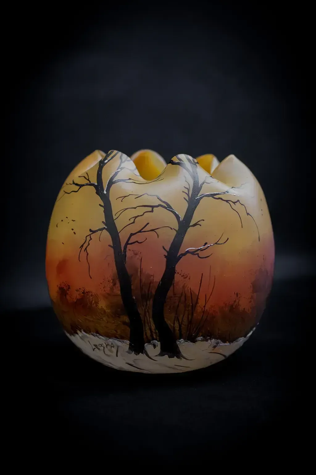 Vase sphérique Legras à décor de sous-bois enneigé photo vinterior