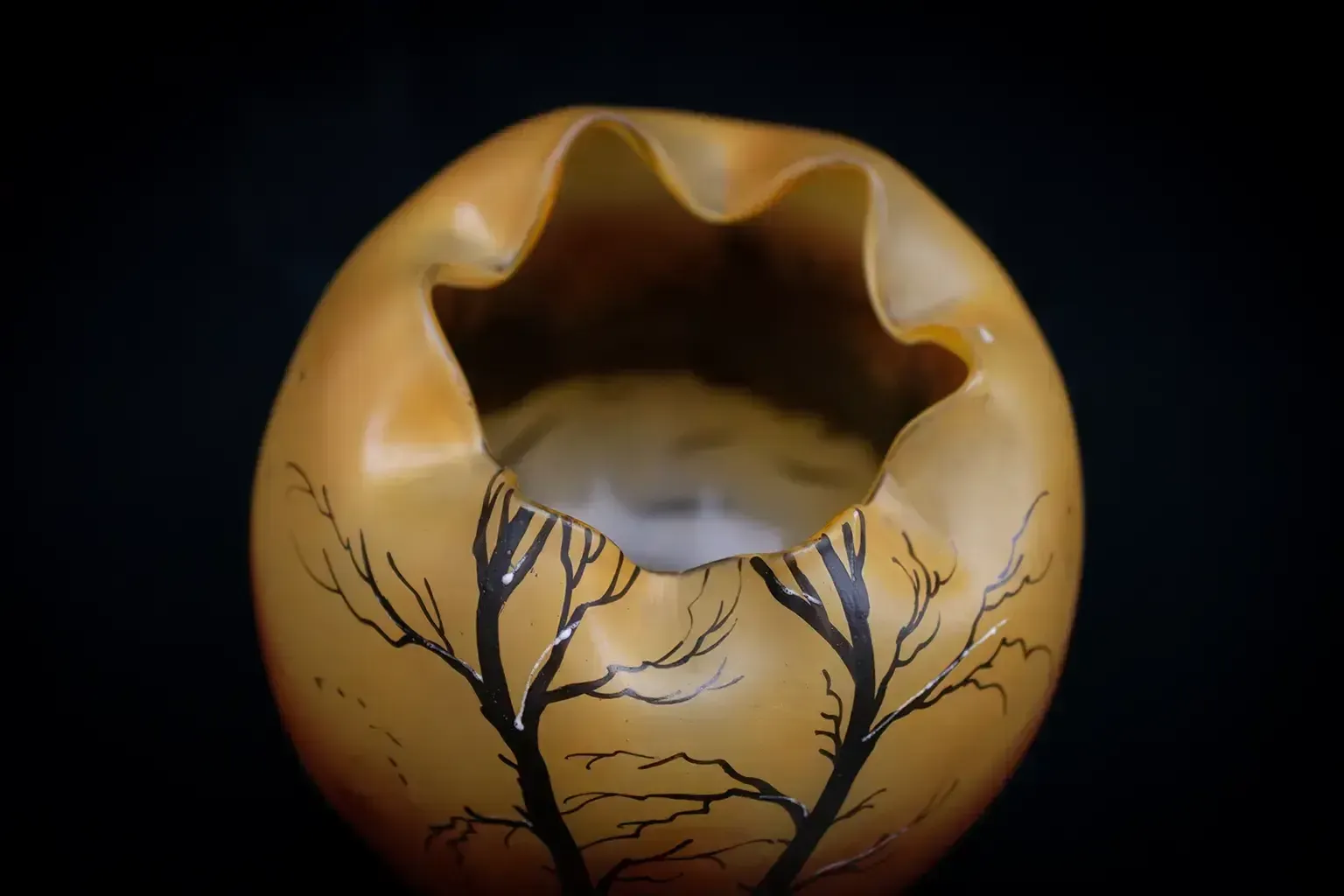 photo furniture Vase sphérique Legras à décor de sous-bois enneigé