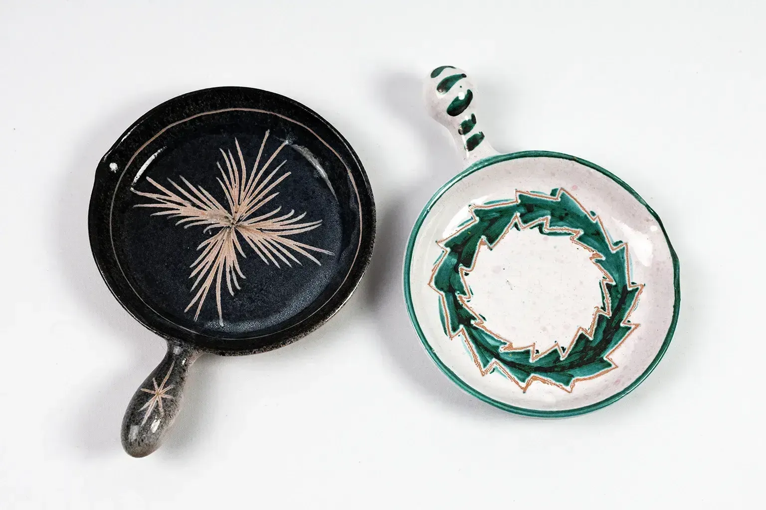 Charles Voltz - Deux poêles en céramique polychrome émaillée, Vallauris, années 1950 photo furniture