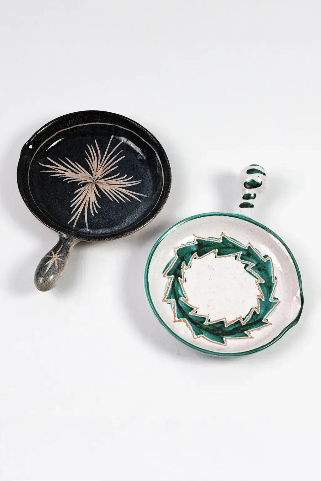 Charles Voltz - Deux poêles en céramique polychrome émaillée, Vallauris, années 1950 photo for sale